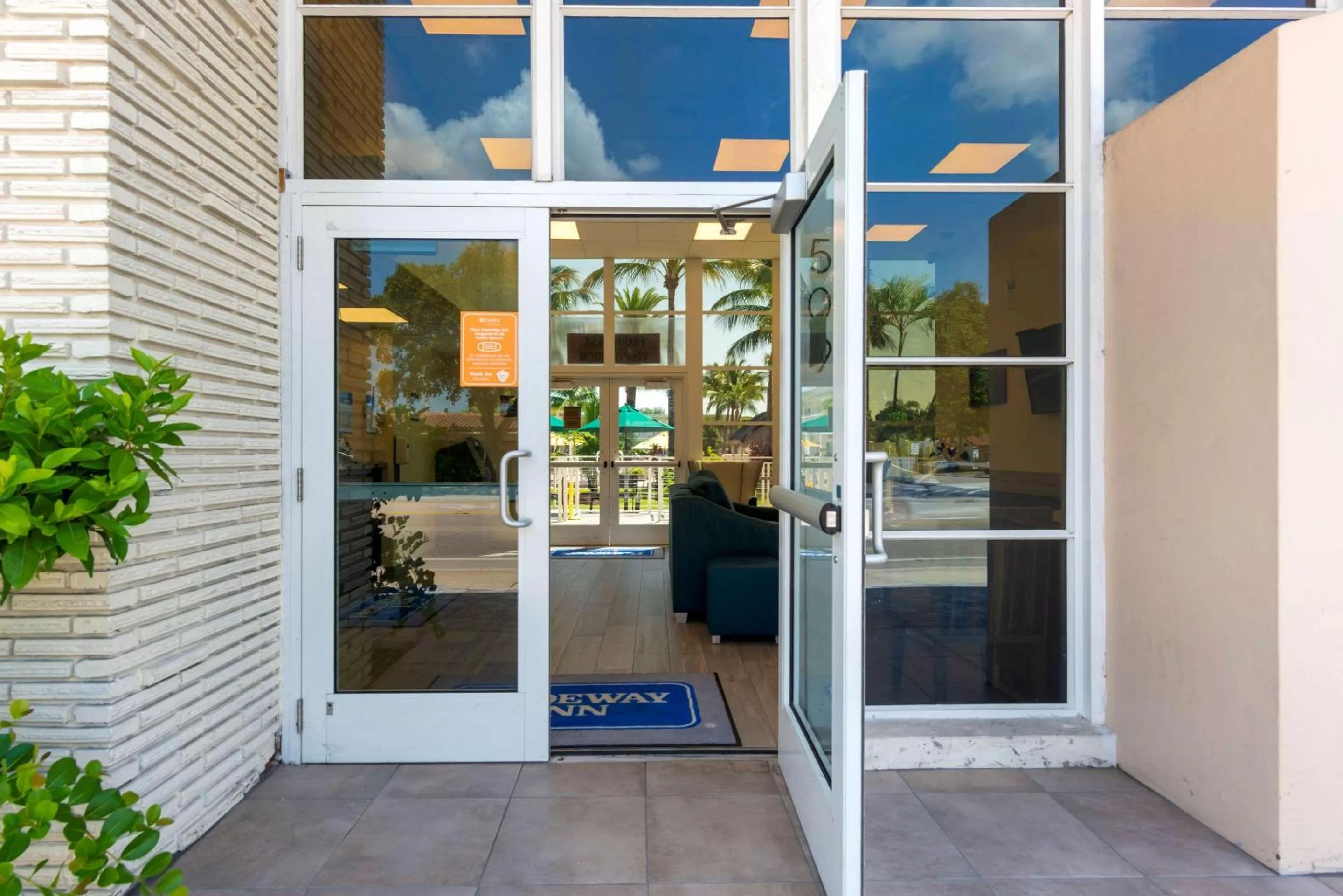 Property building in Downtown Hollywood Gardens Inn & Suites