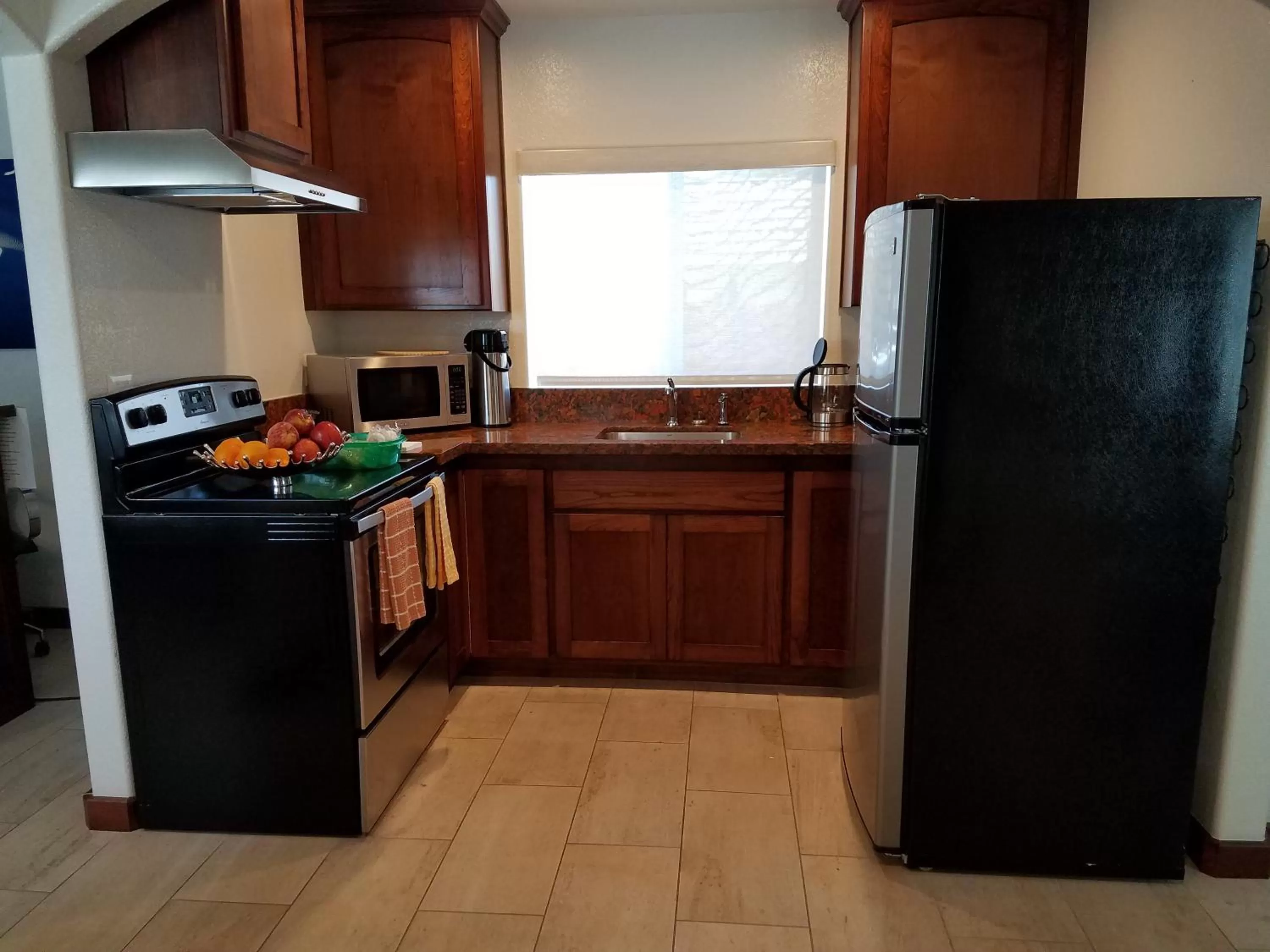 Kitchen or kitchenette in Shoshone Inn