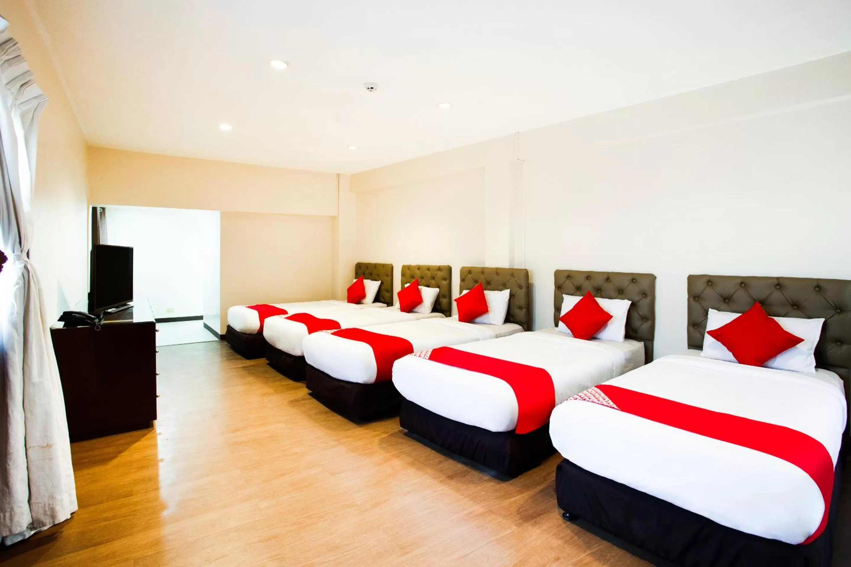 Bedroom in OYO 414 Humberto's Hotel