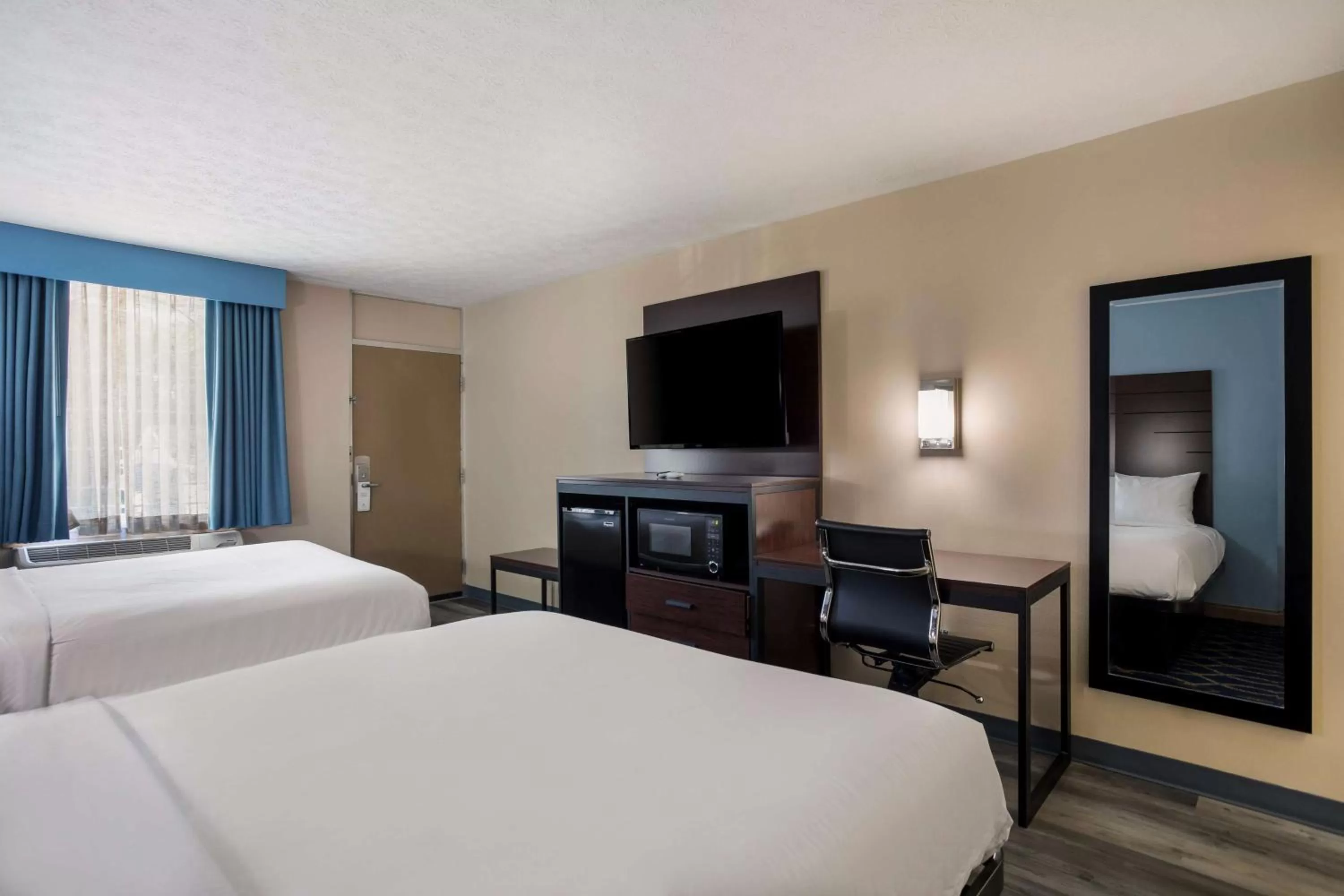 Bed in SureStay Hotel by Best Western Bardstown General Nelson