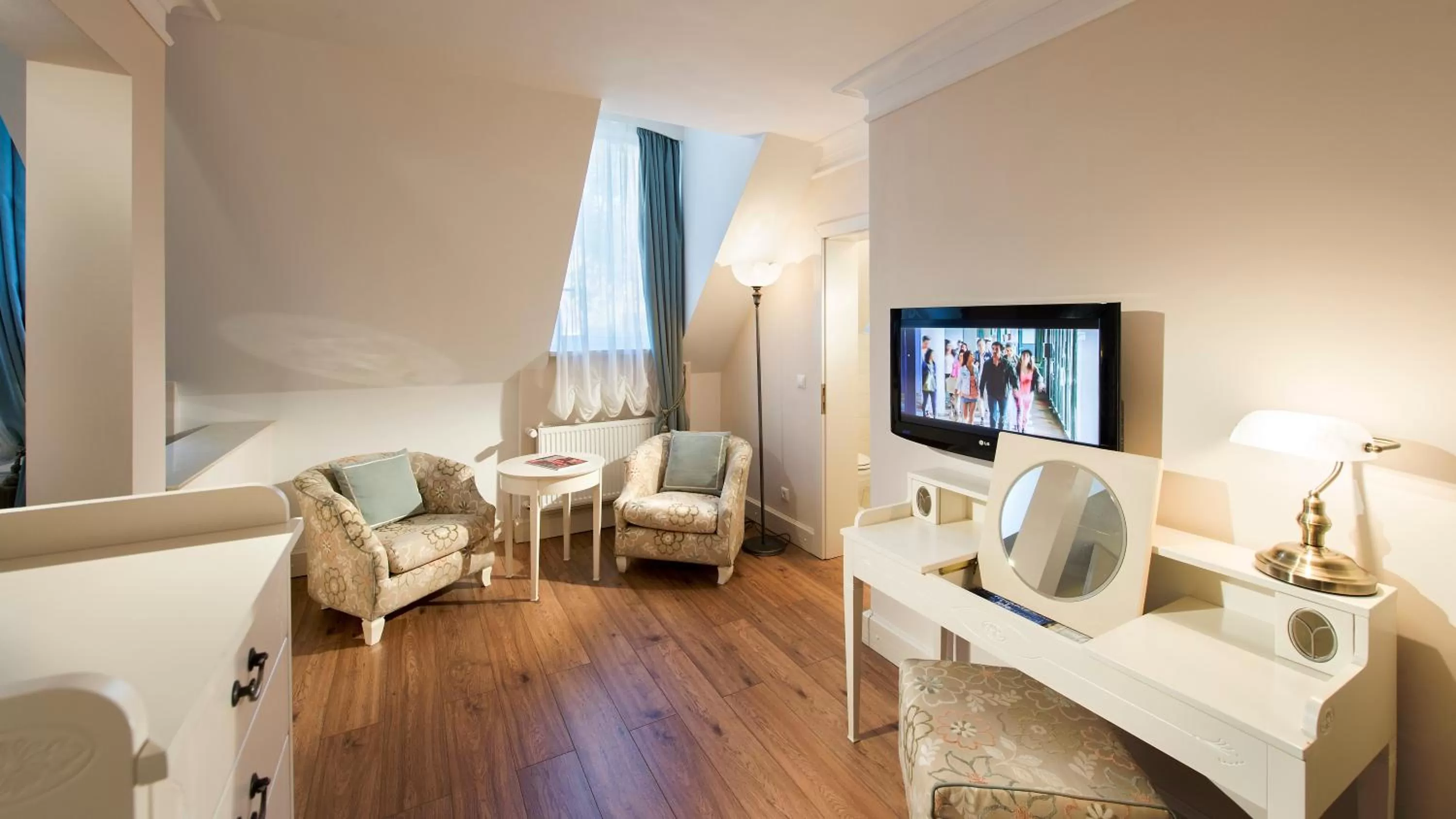 TV and multimedia in Das Palmenwald Schwarzwaldhof, BW Signature Collection