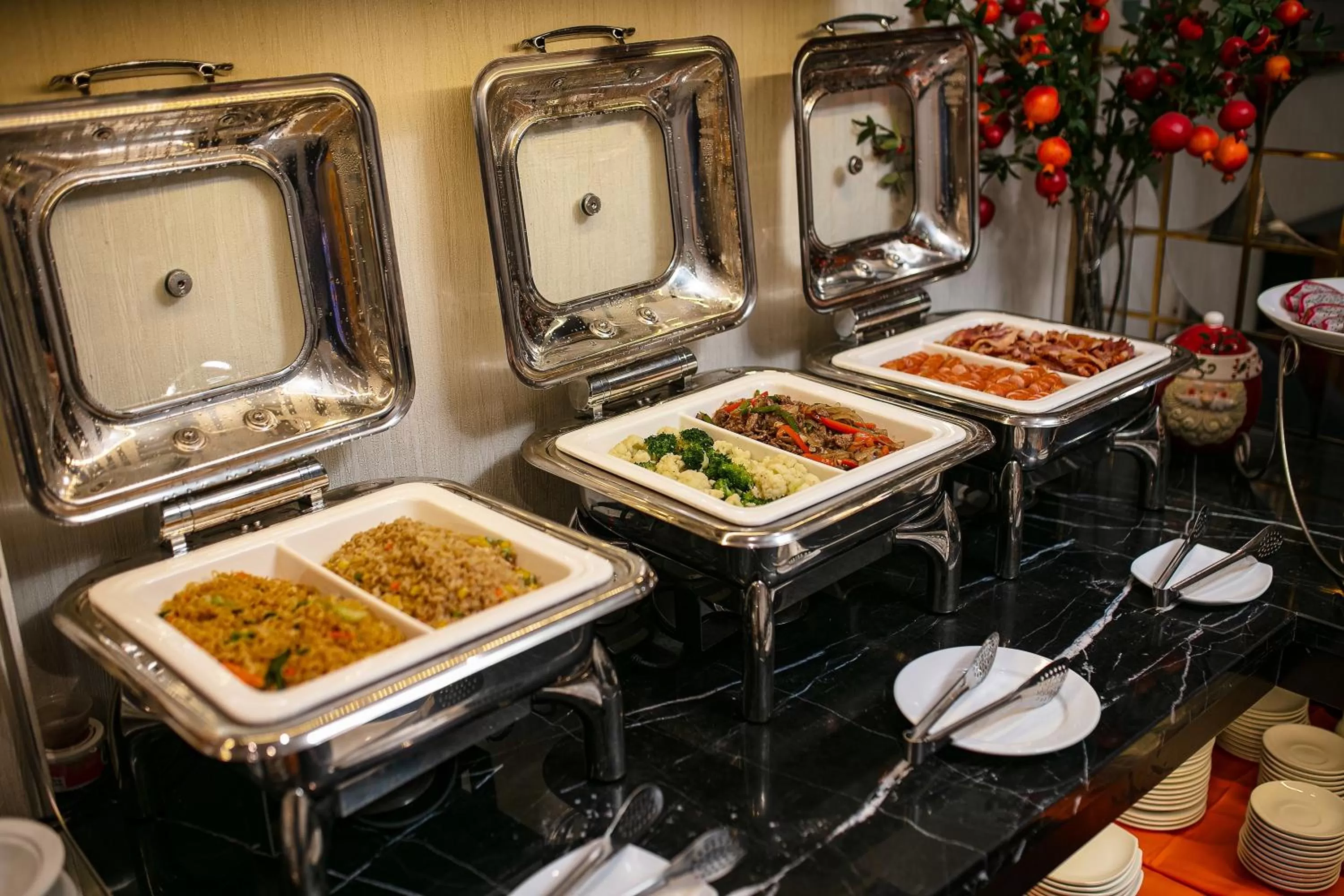 Food and drinks in San Palace Hotel & Rooftop