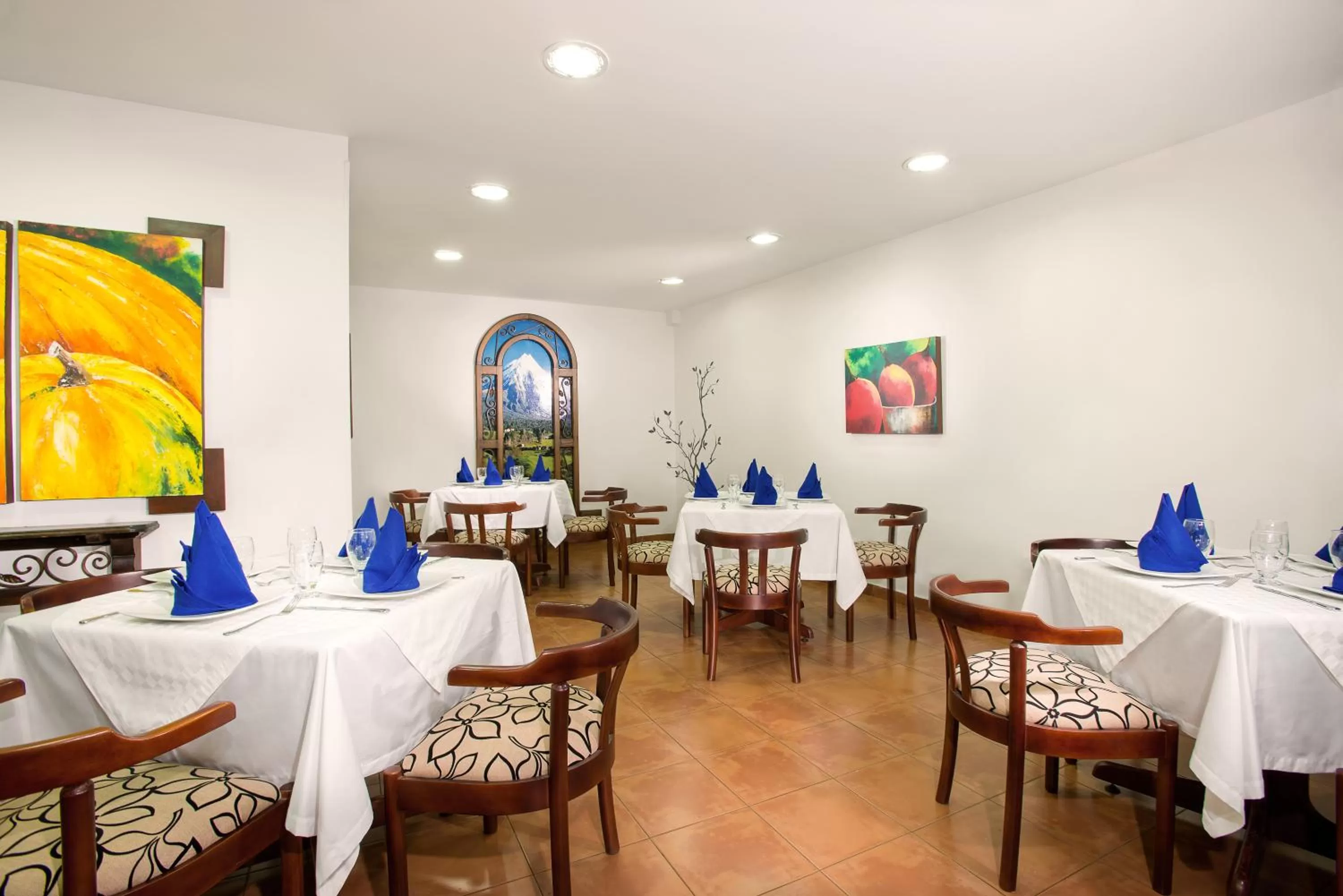 Restaurant/places to eat in Hotel Dann Combeima