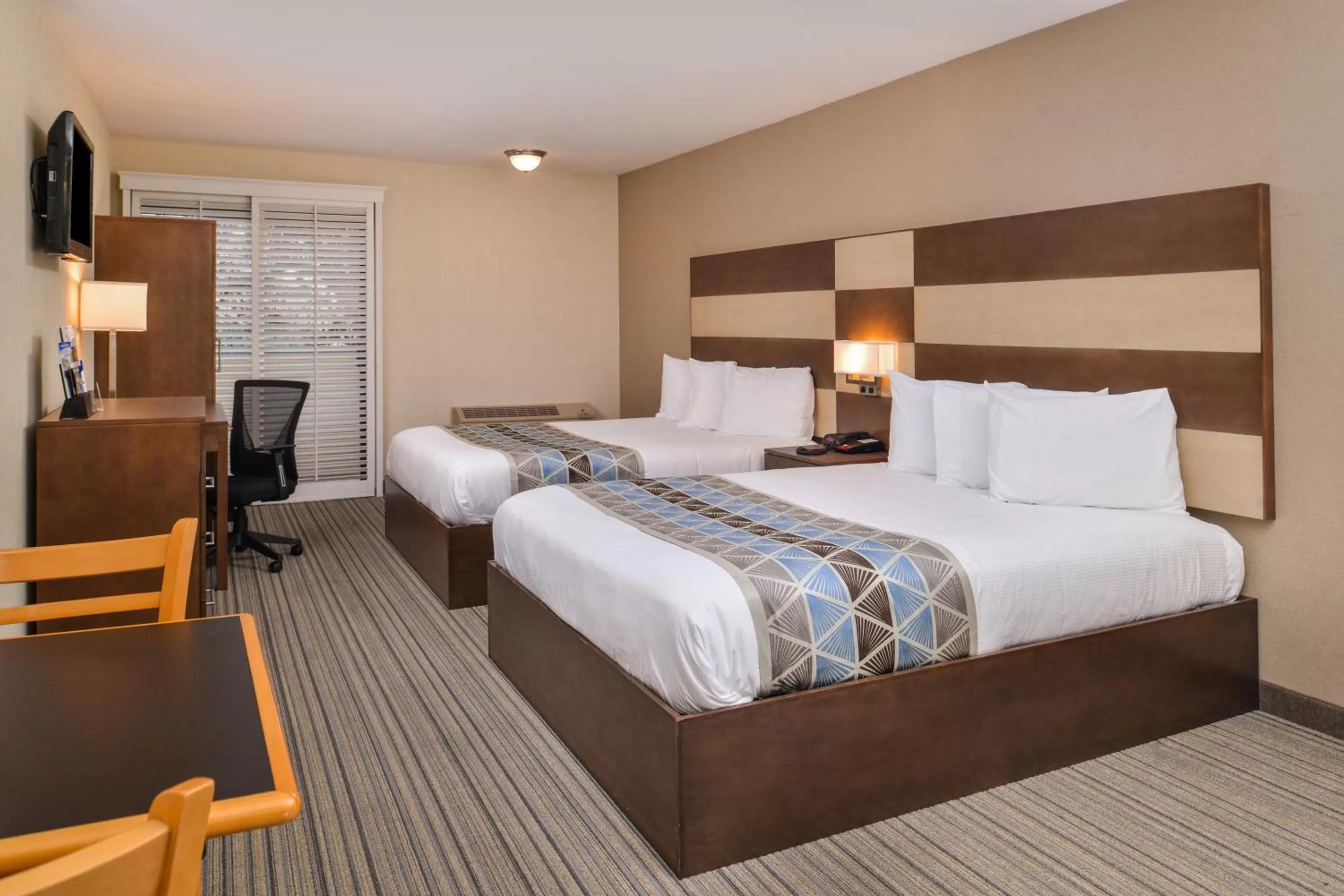 Kitchen or kitchenette, Bed in Good Living Inn