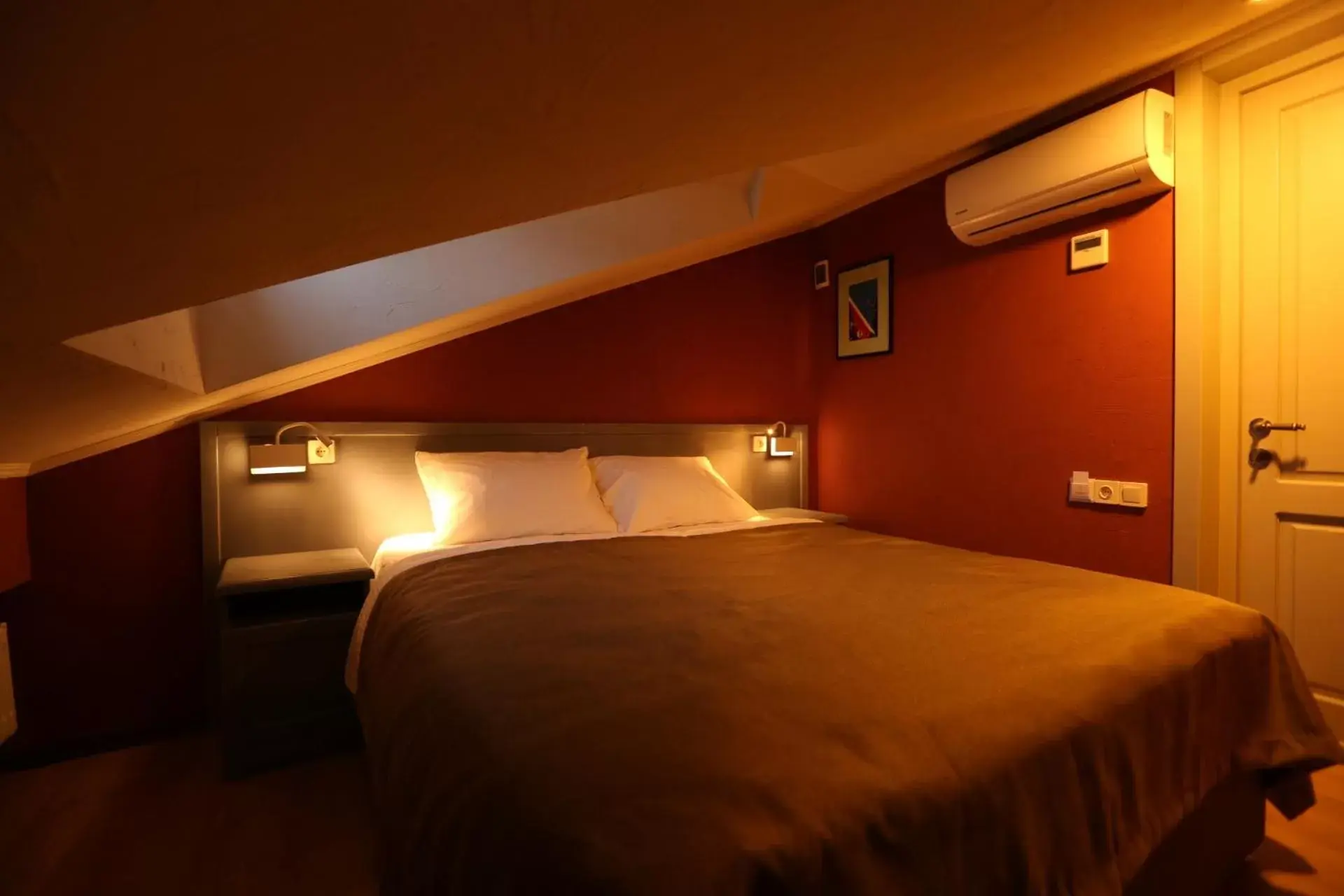 Double or Twin Room with Shared Bathroom in Kindli Hotel Double or Twin Room with Shared Bathroom in Kindli Hotel