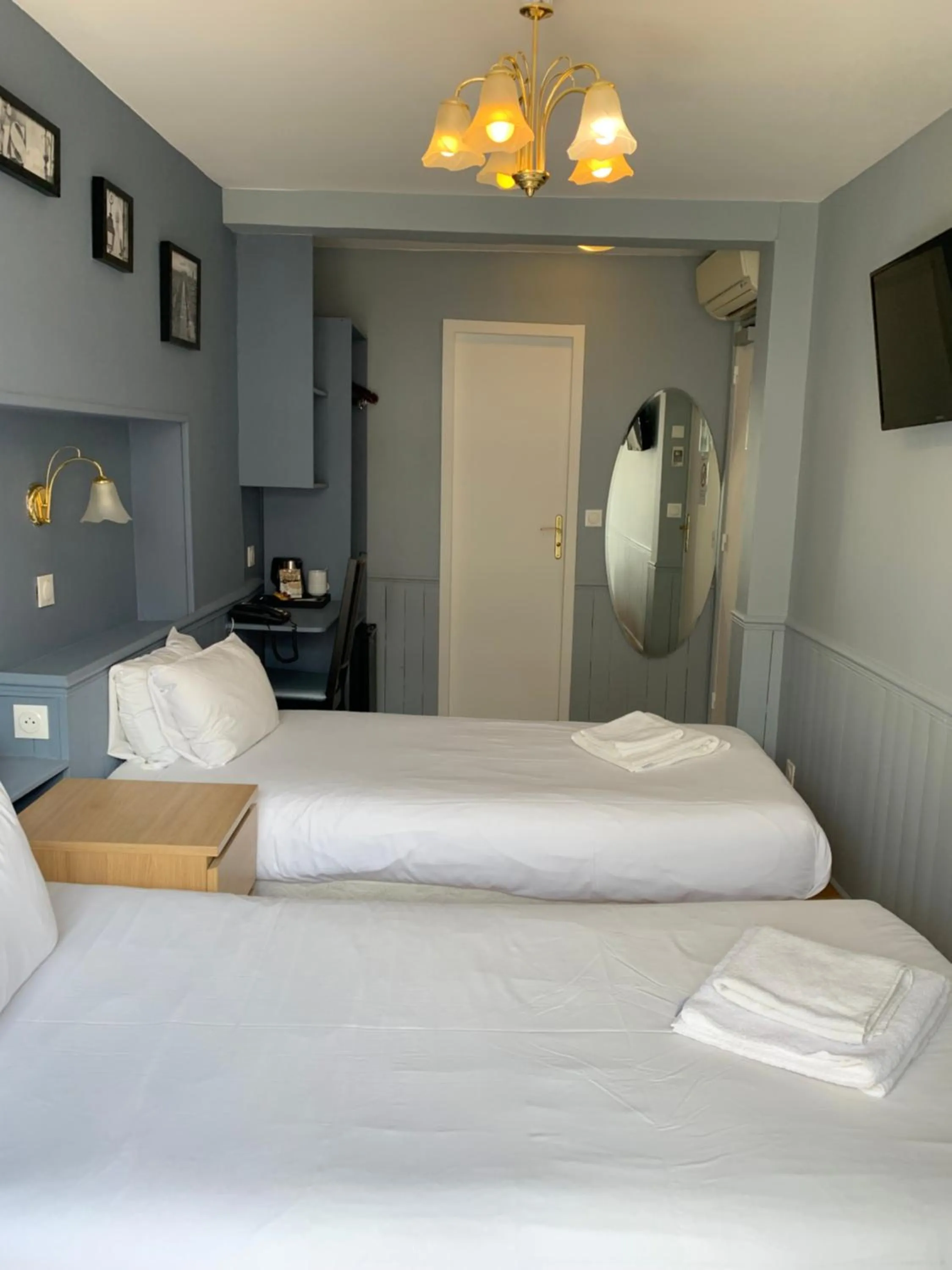 Bed in Hôtel Apollo Opéra