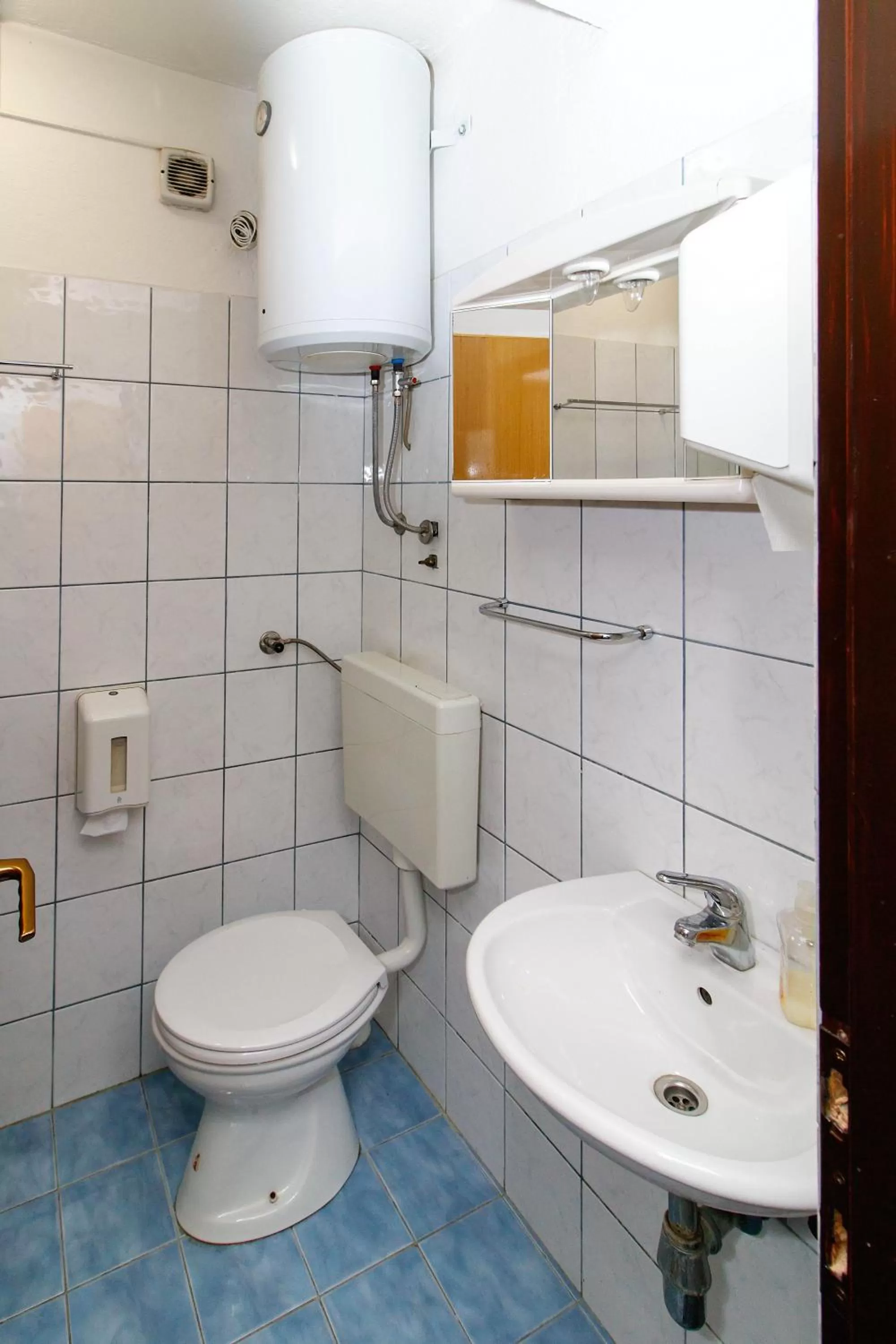 Classic Triple Room in Motel "Tri lovca"