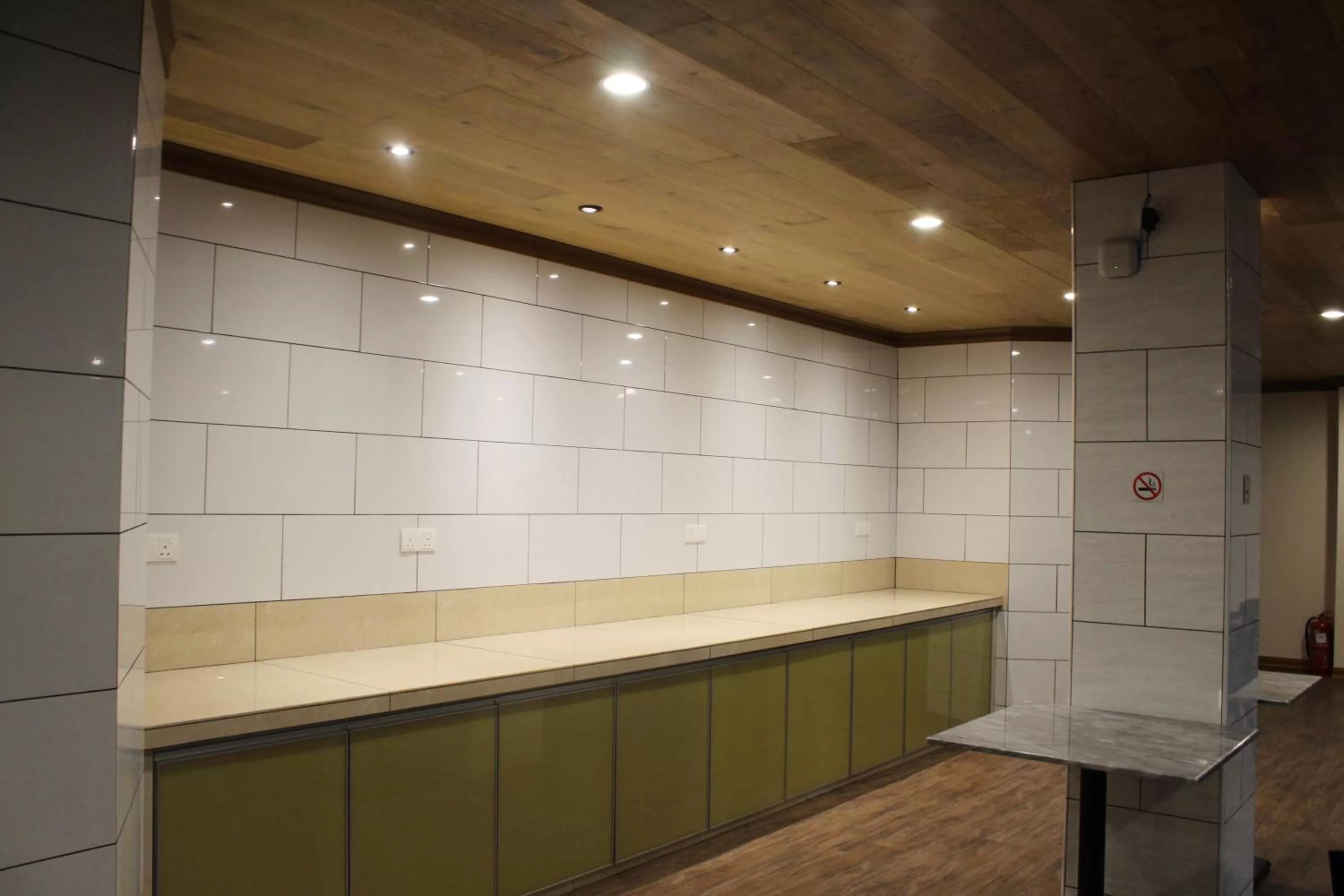 Restaurant/places to eat in Greencity Hotel