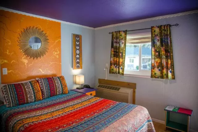 Standard Queen Room - single occupancy in Outside Inn