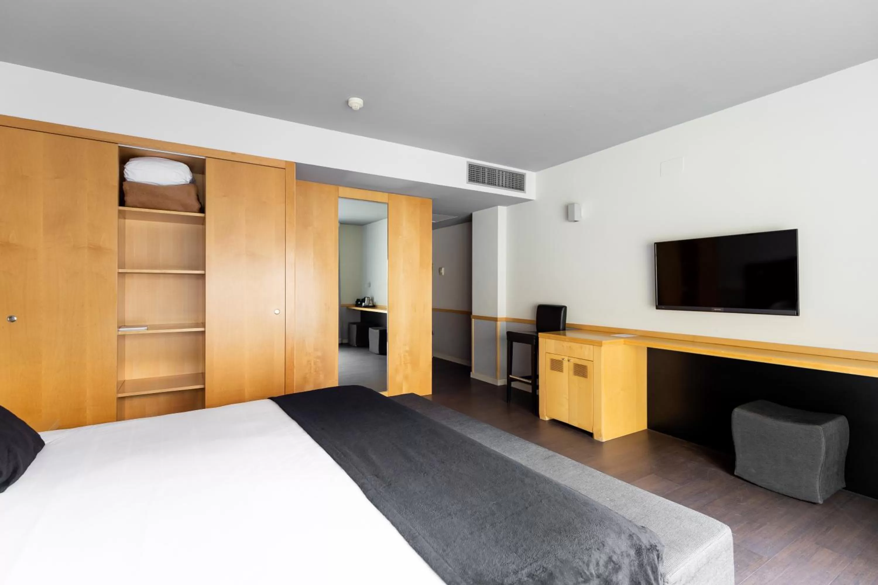 Photo of the whole room, Bed in Onix Liceo