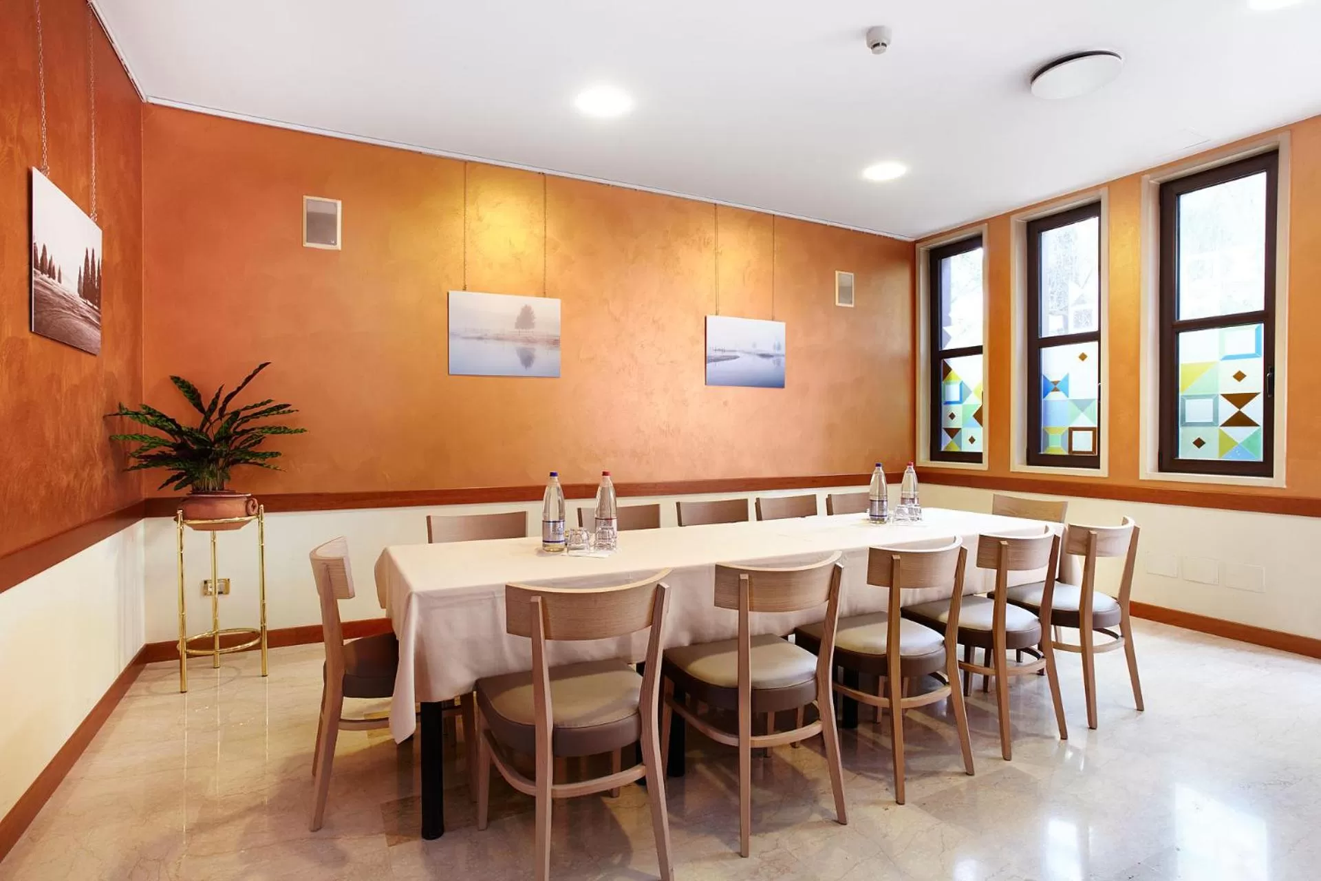 Communal lounge/ TV room in Primhotel