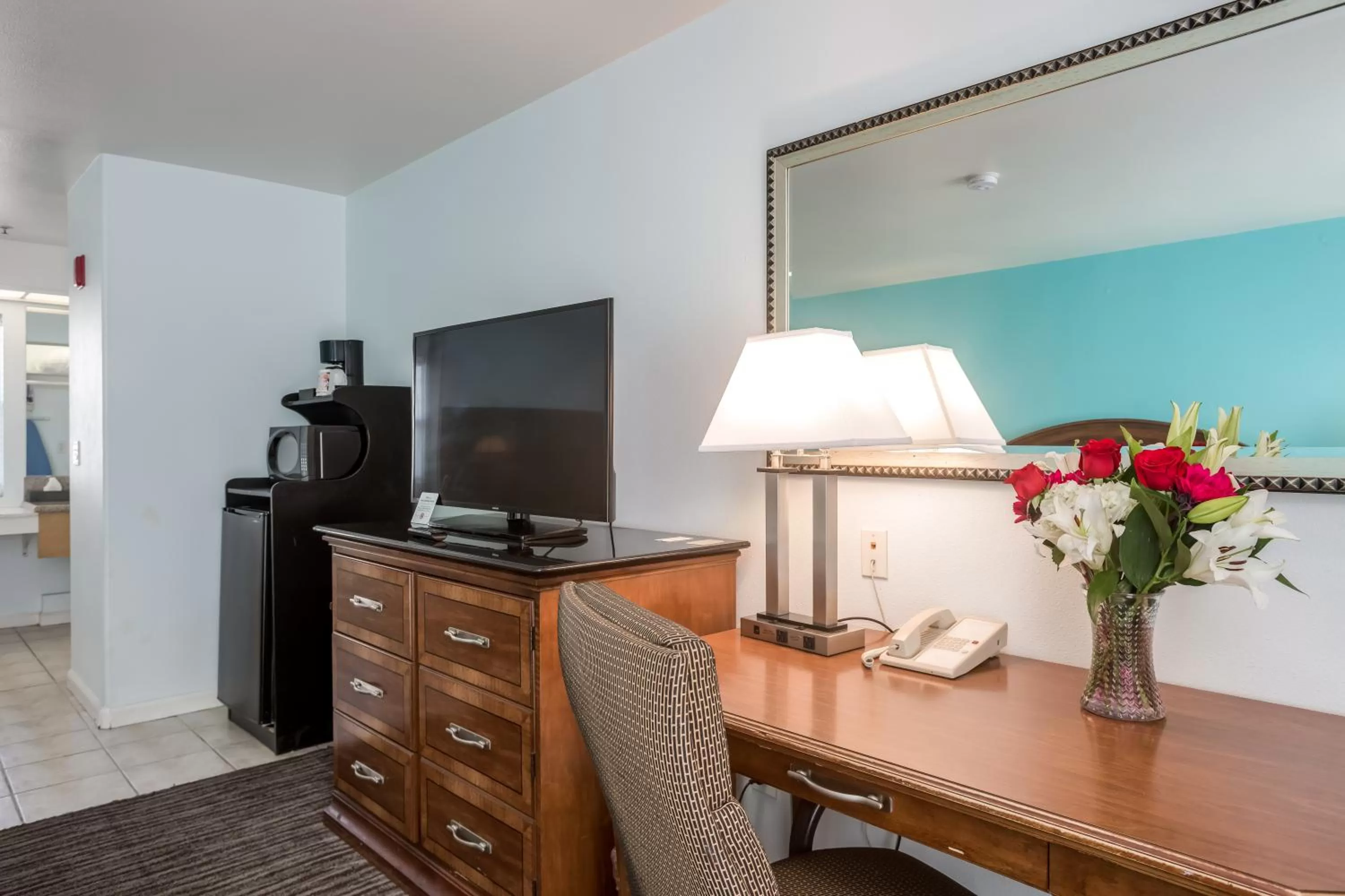 TV and multimedia in Pacifica Beach Hotel