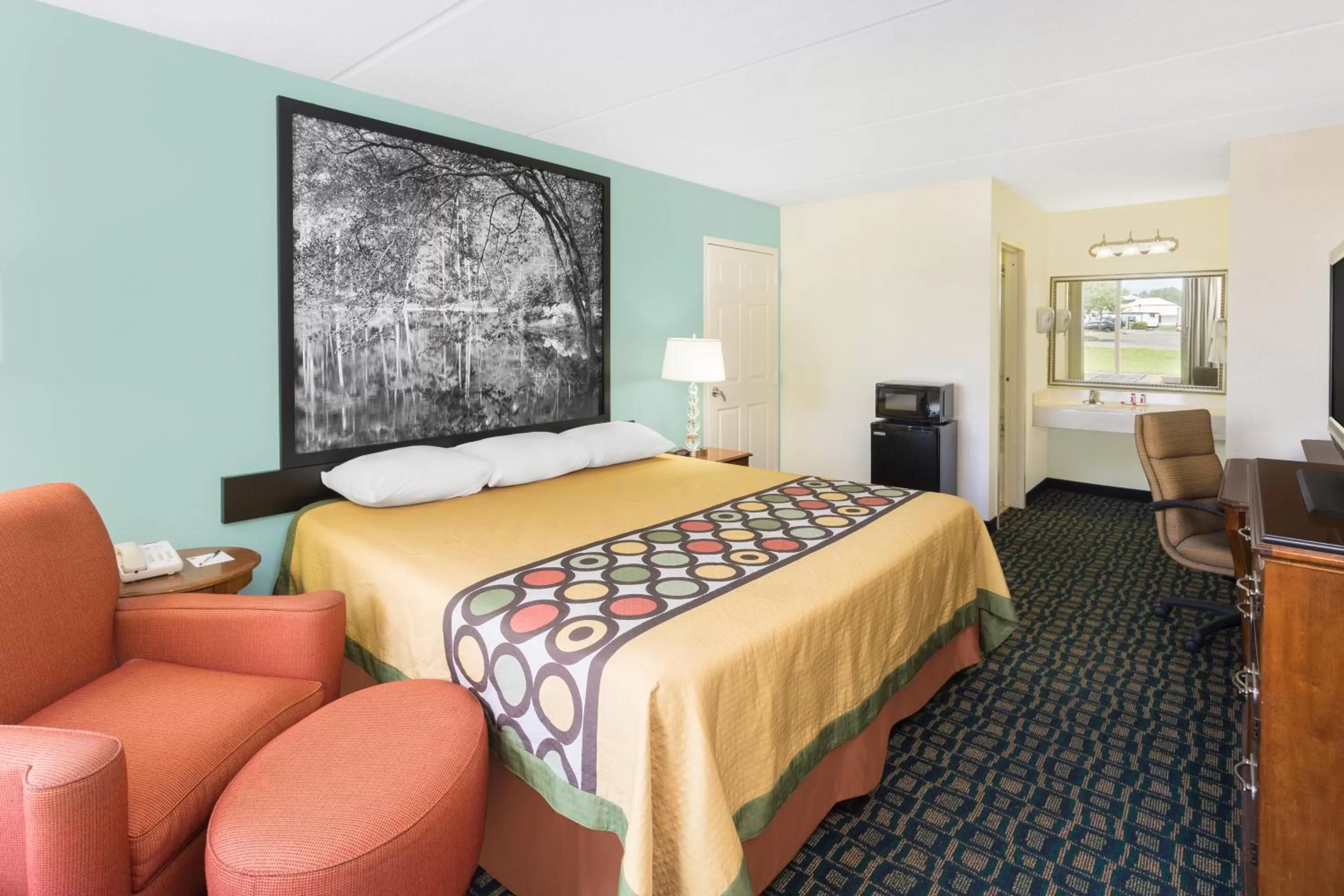 Photo of the whole room, Bed in Super 8 By Wyndham Kingsland I-95 Naval Base Area