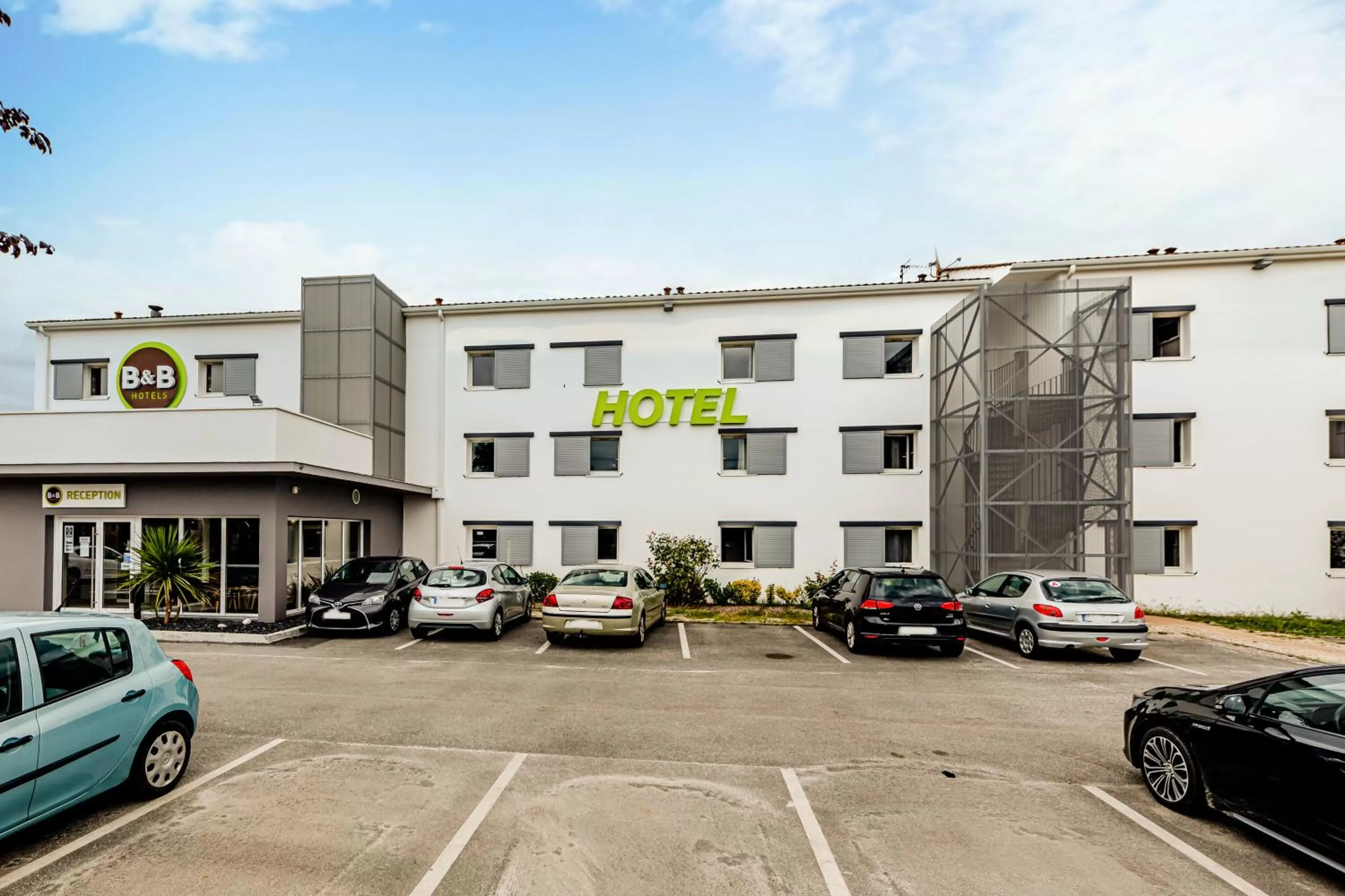 Facade/entrance in B&B HOTEL Bordeaux Le Haillan 3 étoiles