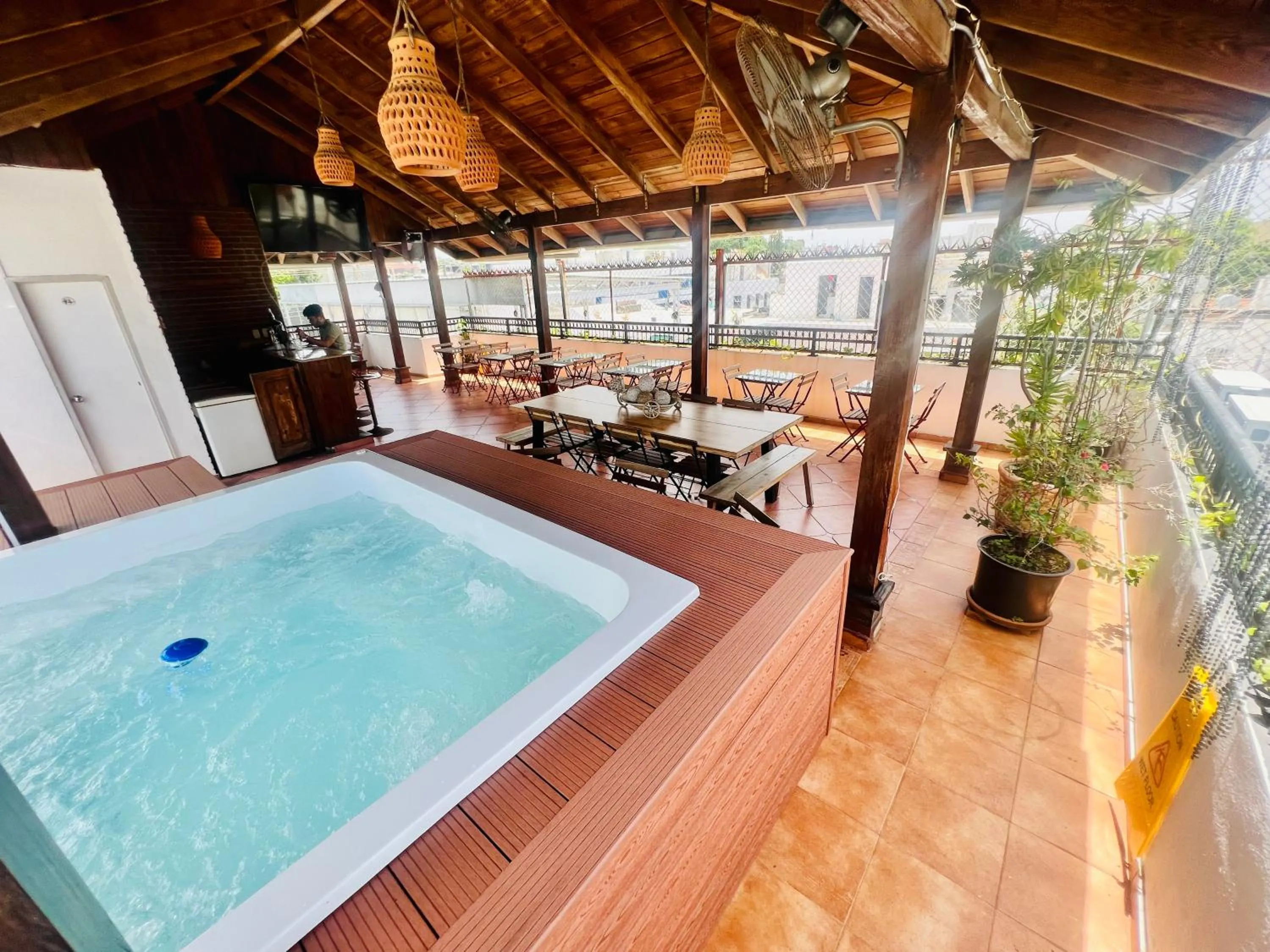 Hot Tub, Swimming Pool in Suite Colonial by Cristi