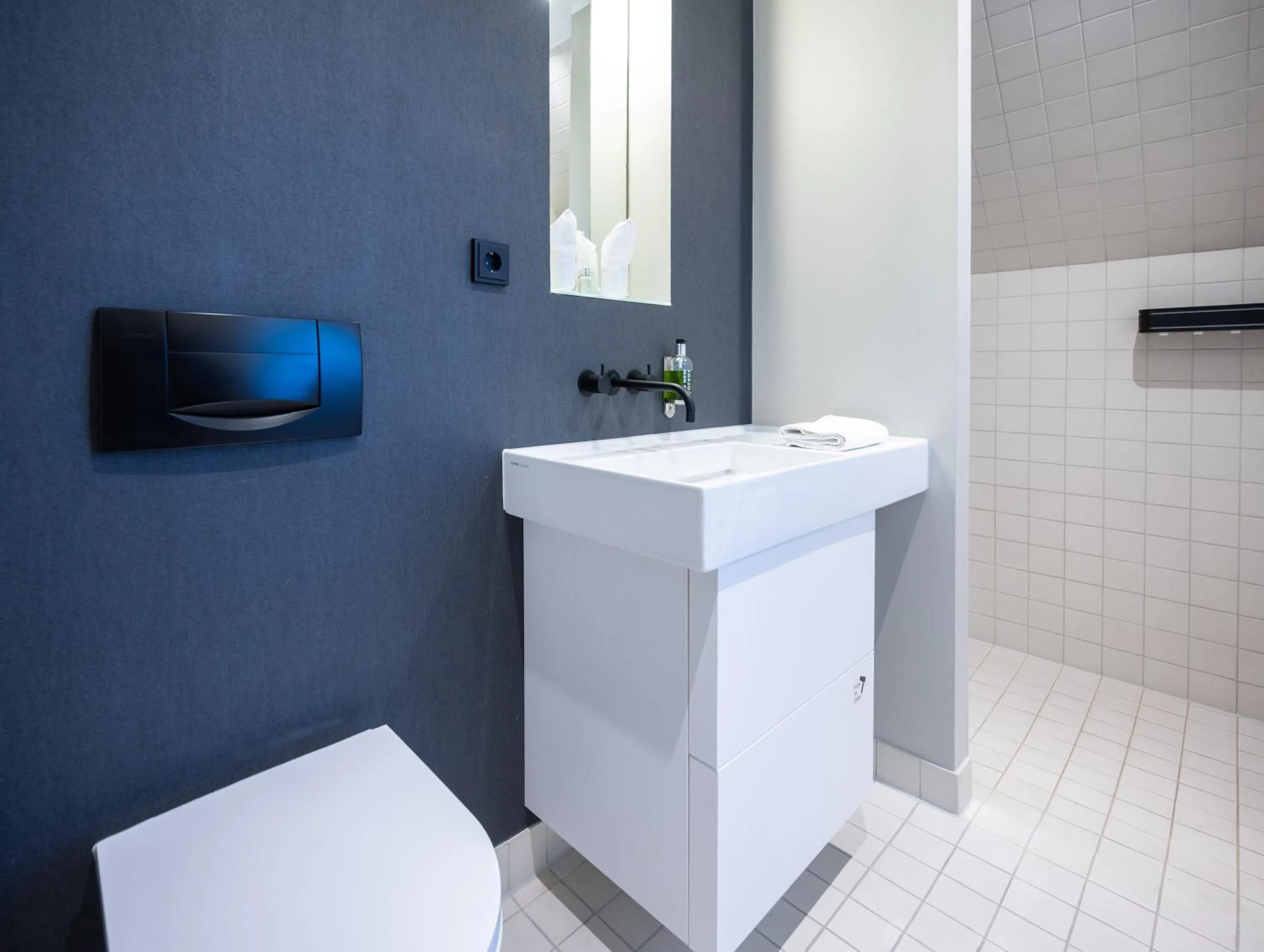 Bathroom in The New Yorker Hotel Köln-Messe