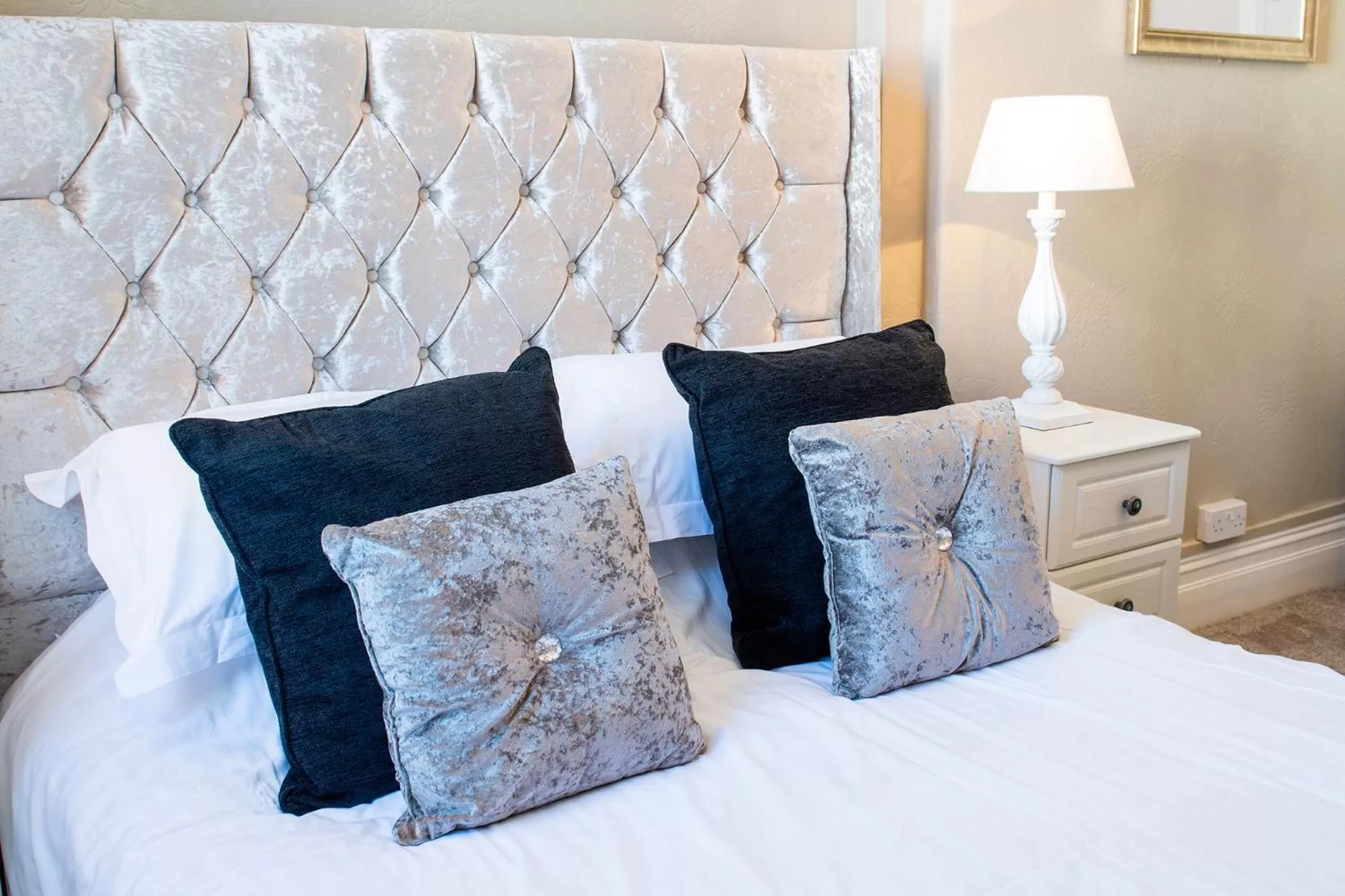 Bed in Lansdowne House with Private Car Park