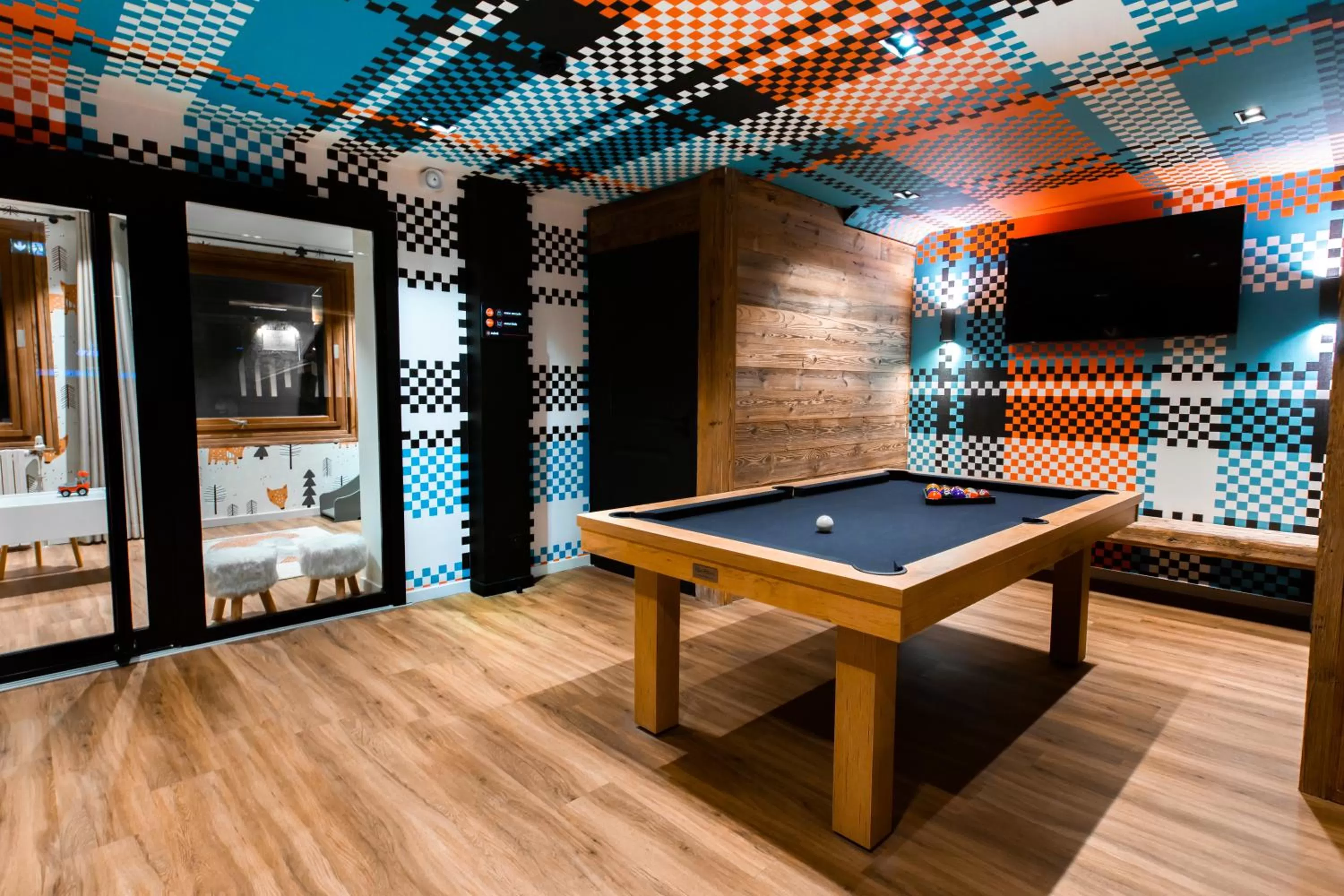 Billiard in Hôtel Névé