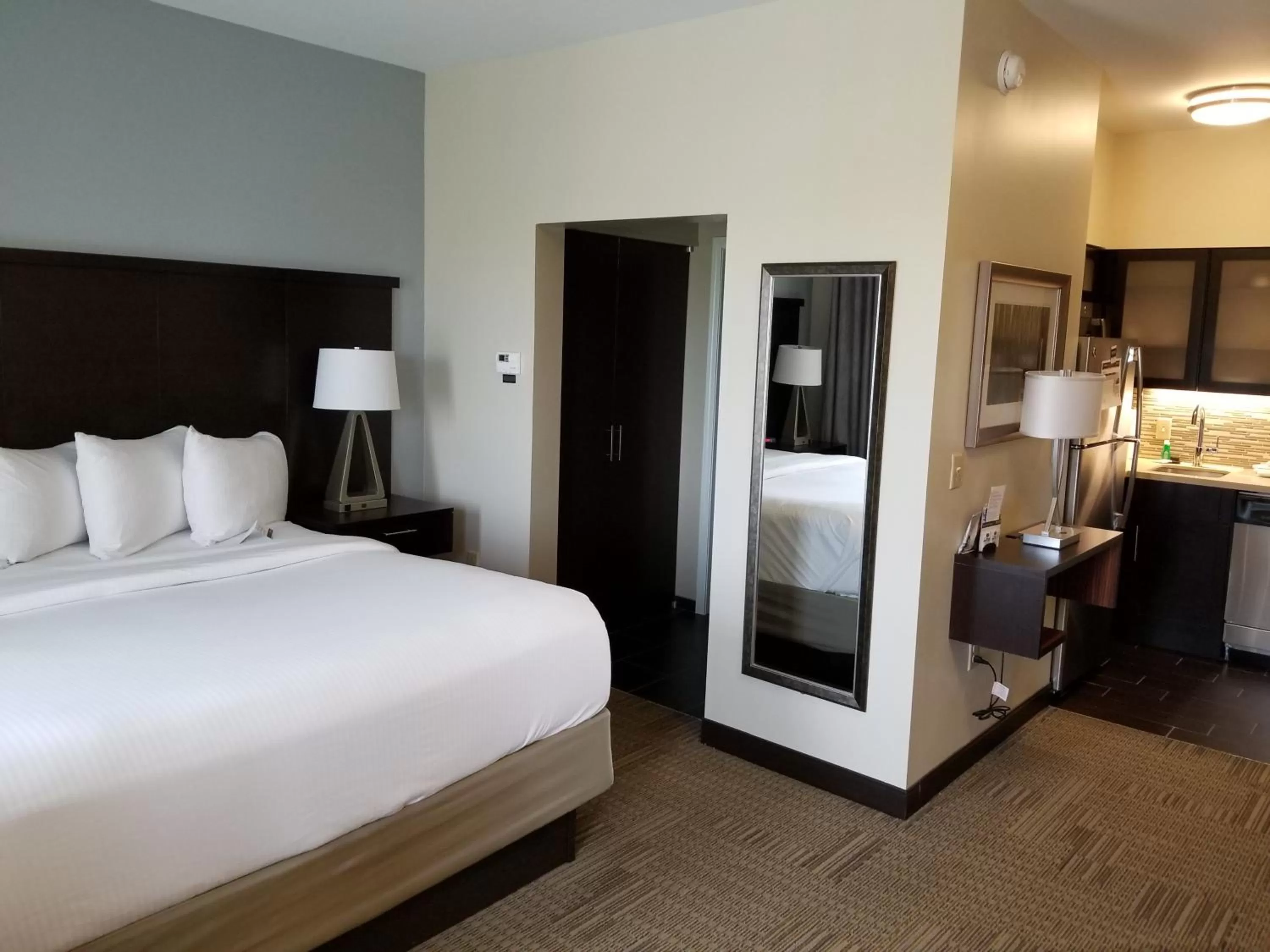 Photo of the whole room, Bed in Staybridge Suites Toledo - Rossford - Perrysburg by IHG