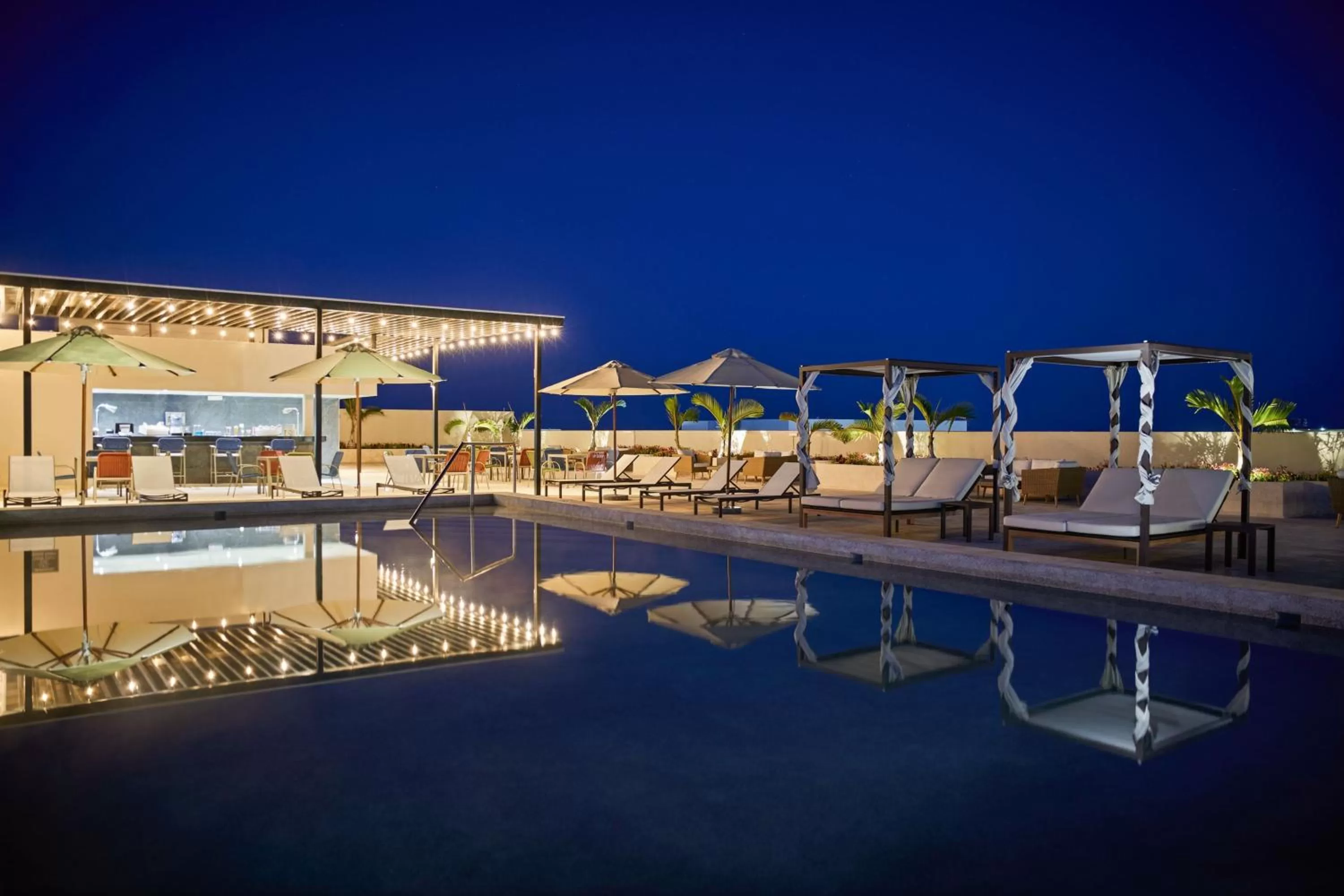 Swimming pool in Residence Inn by Marriott Playa del Carmen