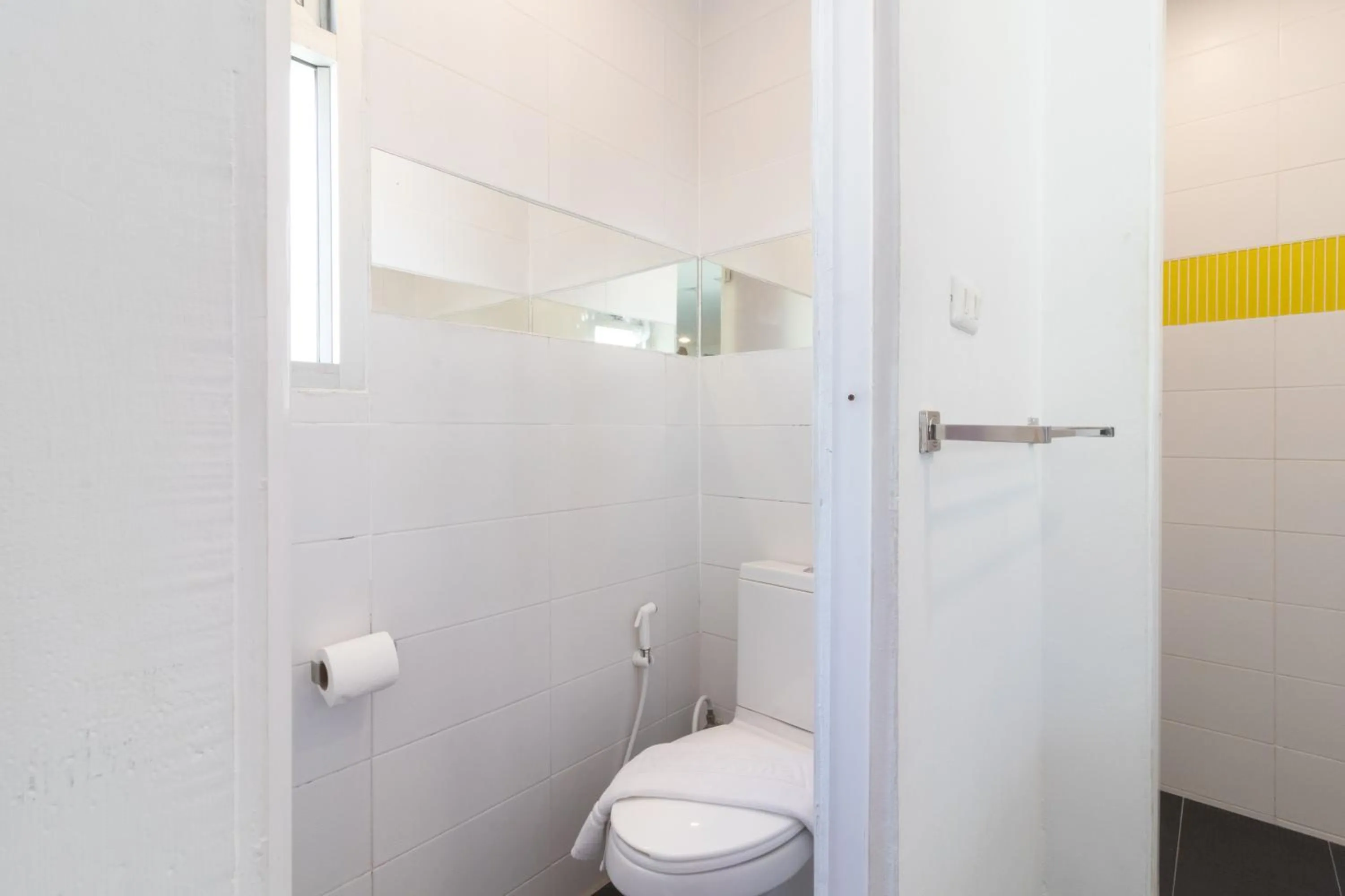 Bathroom in CheQinn Hostel - Sukhumvit 4 Nana Plaza