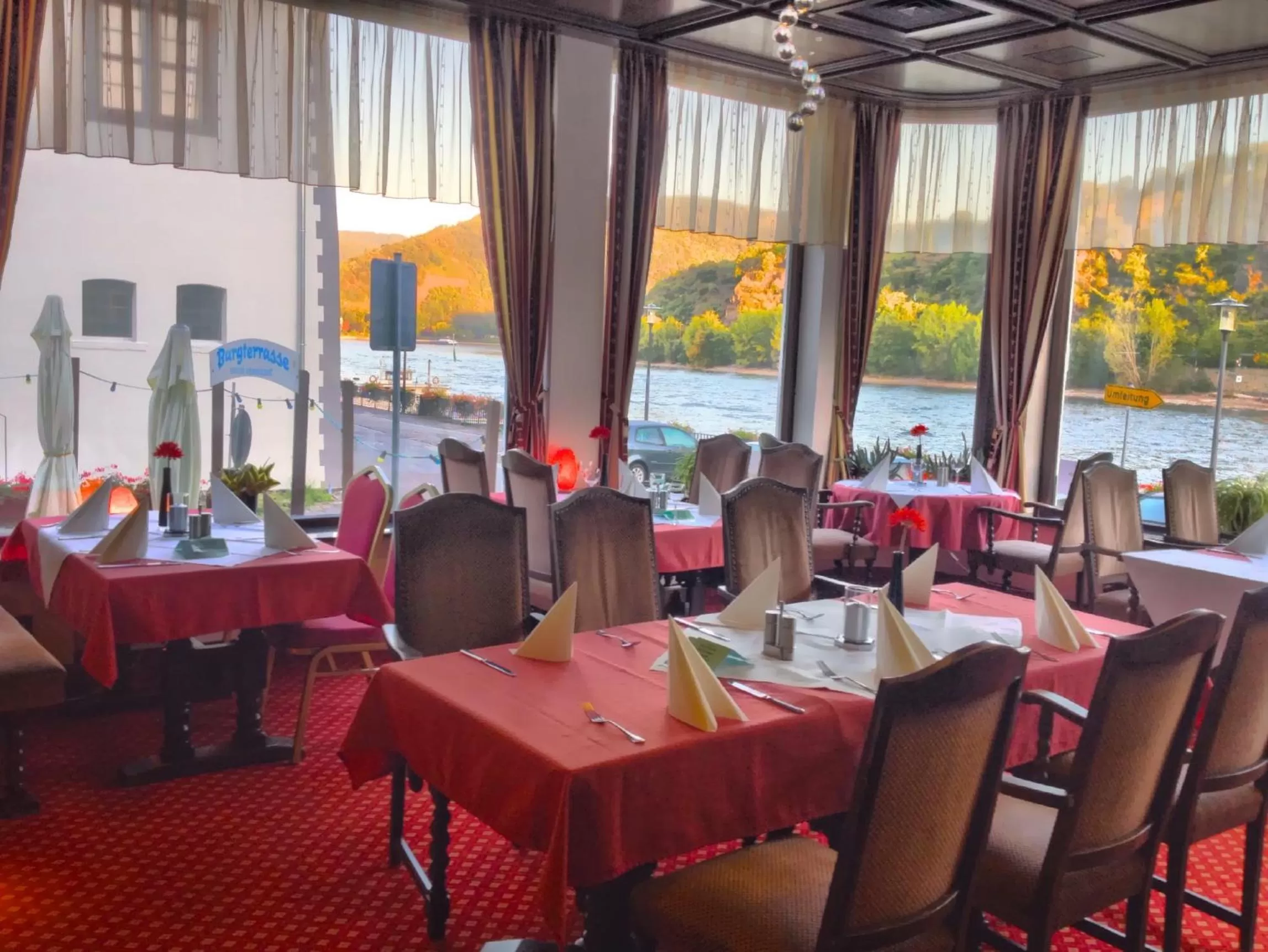 Restaurant/places to eat in Hotel Rheinlust