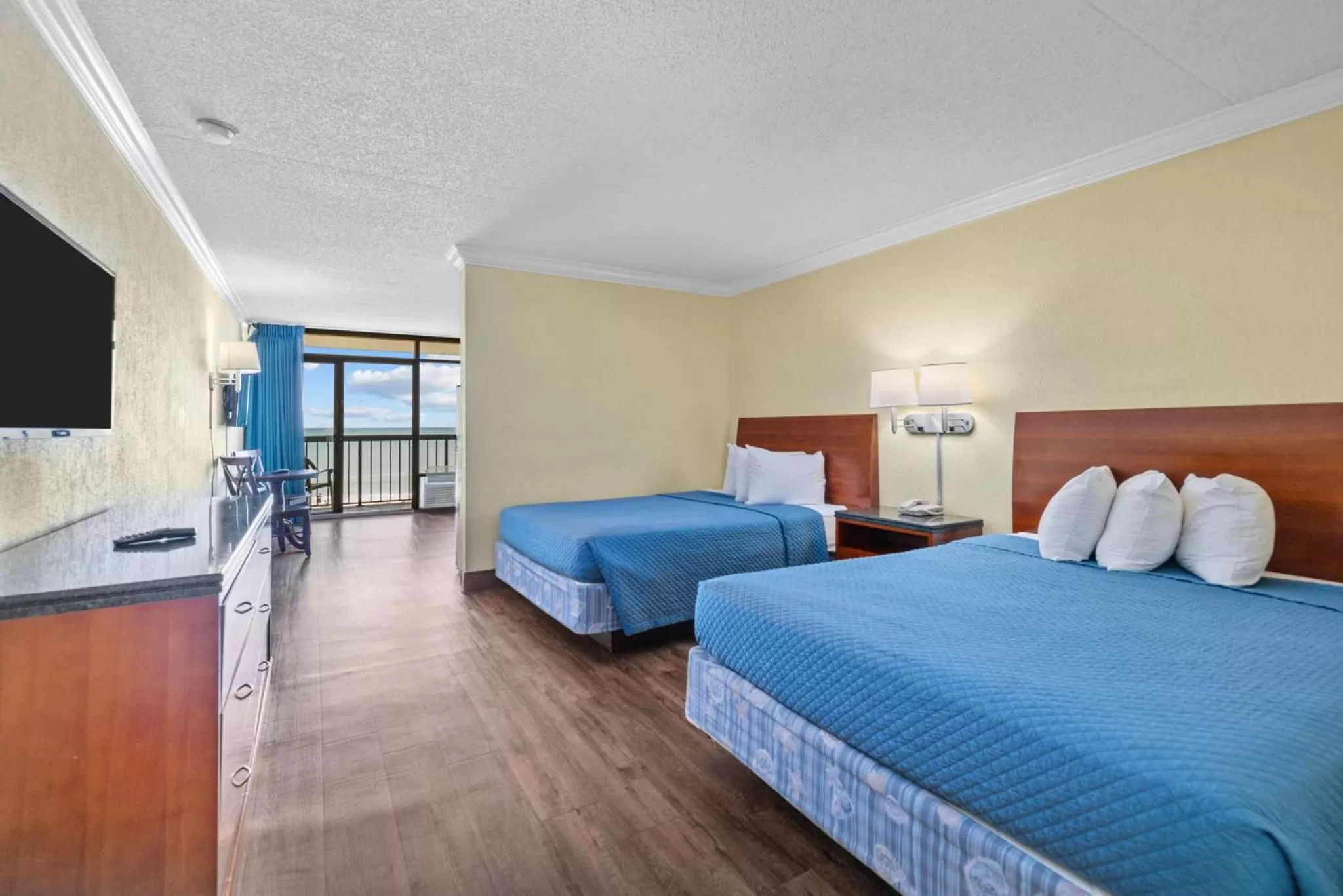Photo of the whole room, Bed in North Shore Oceanfront Resort Hotel