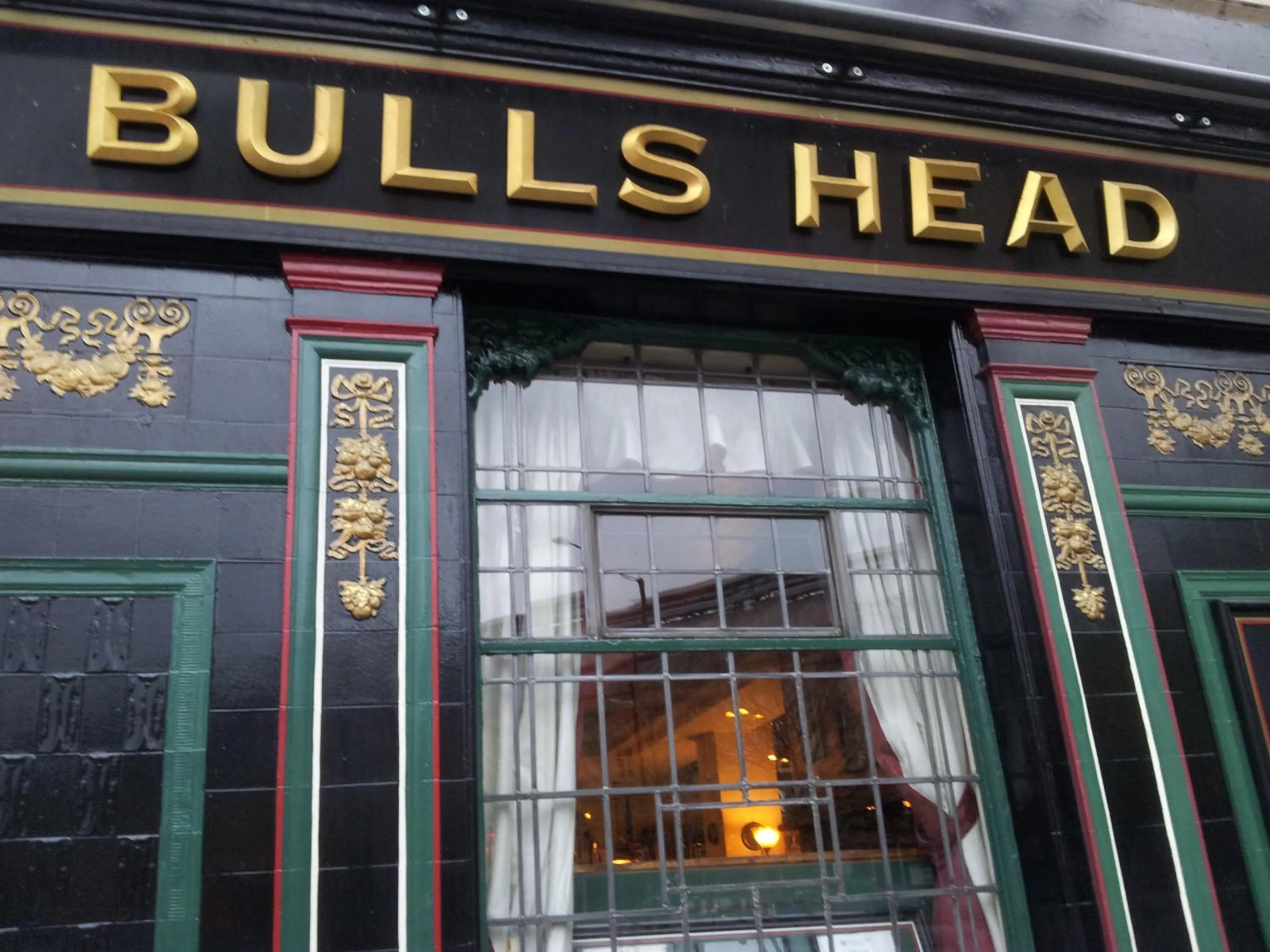 Facade/entrance in The Bulls Head Hotel