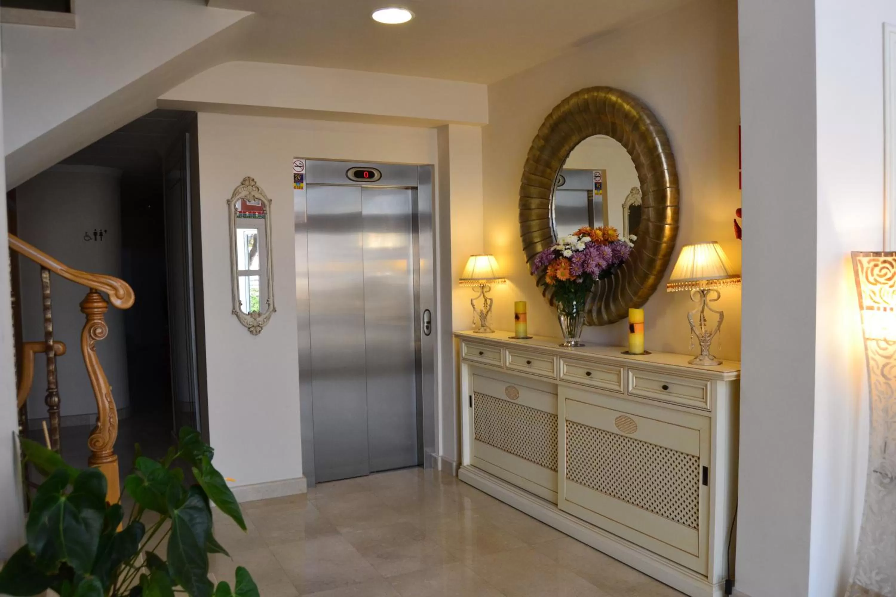 Lobby or reception in Hotel Versalles