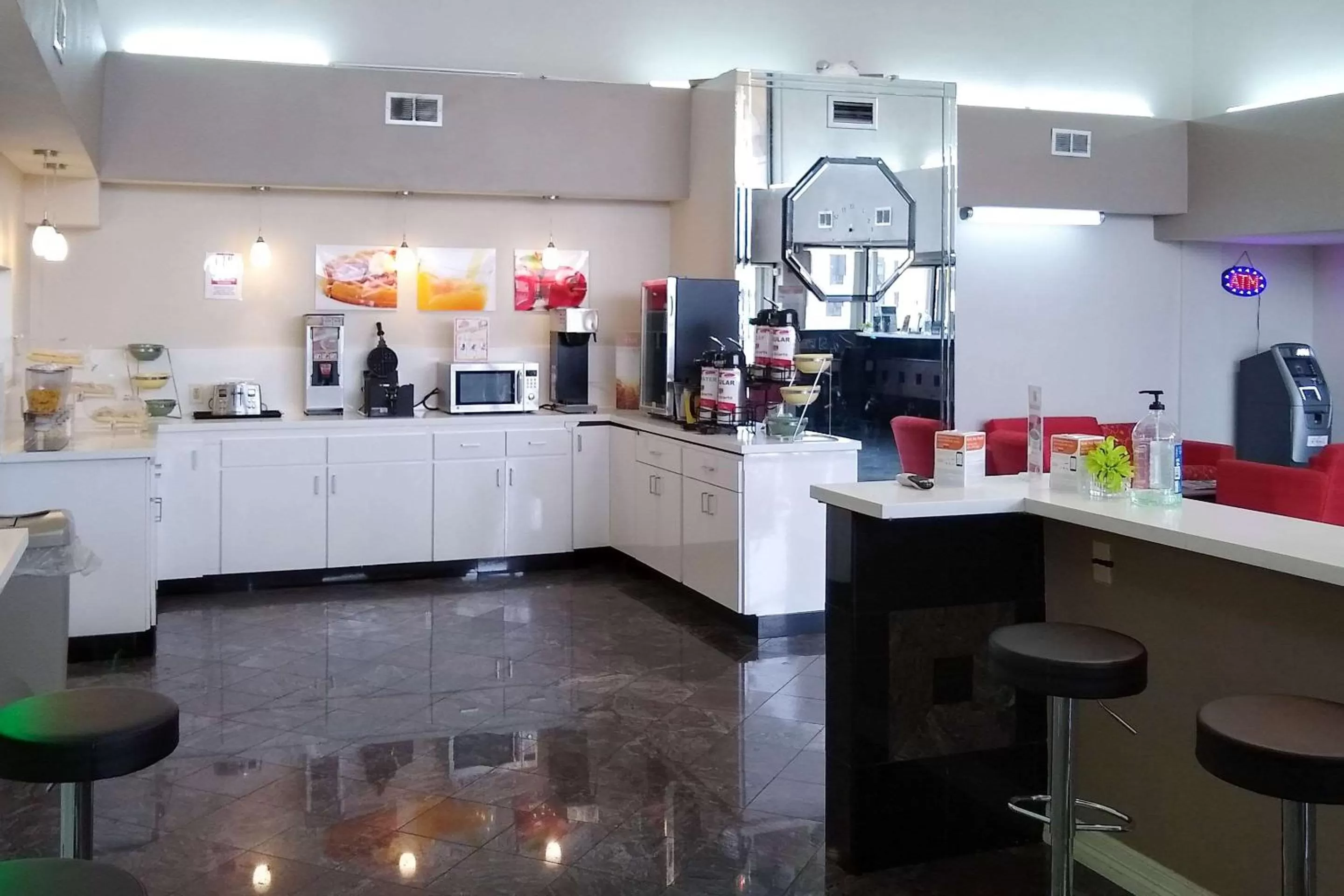 Restaurant/places to eat in Econo Lodge Inn & Suites West - Energy Corridor