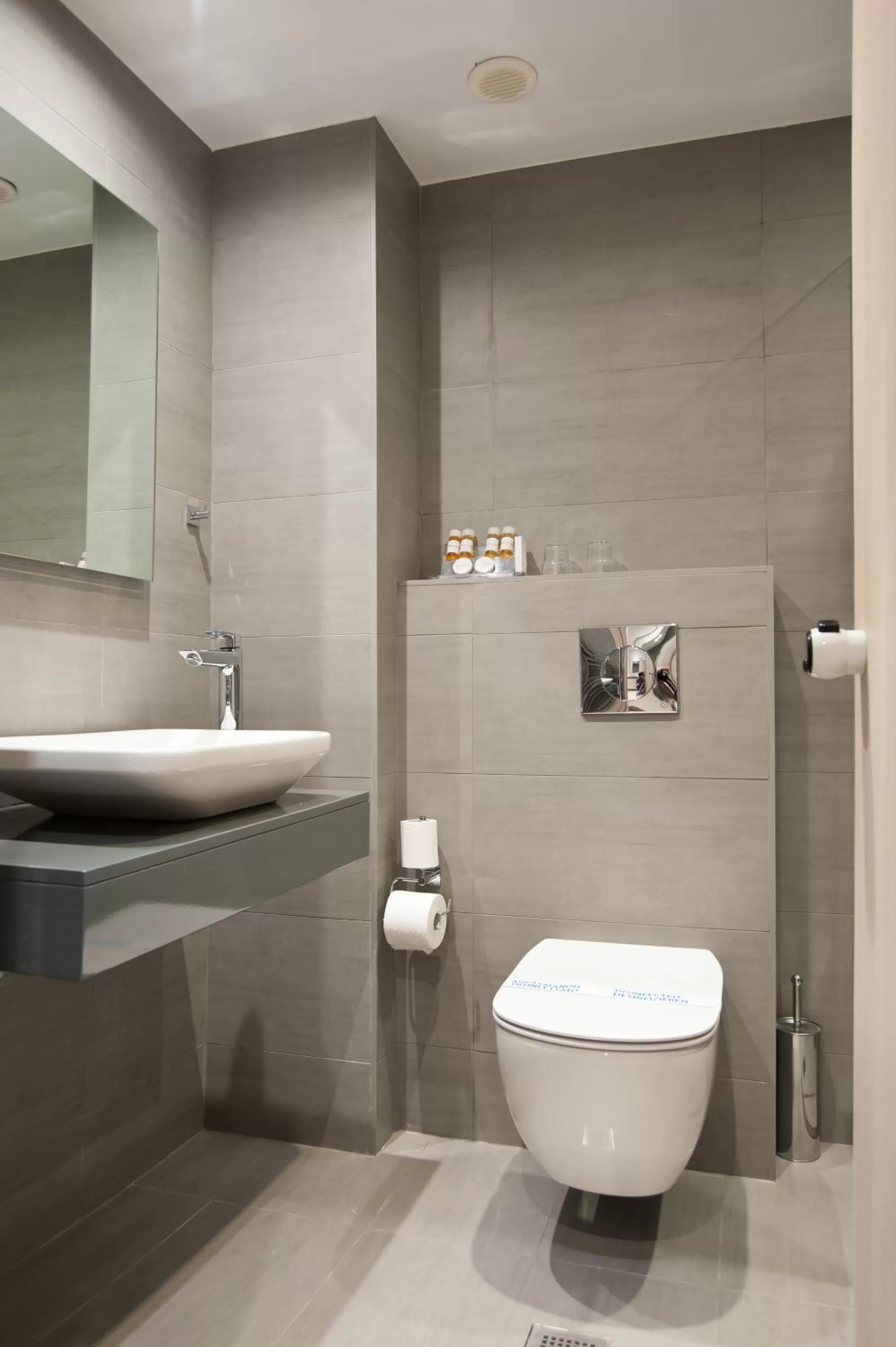 Shower in Parnassos Delphi Hotel