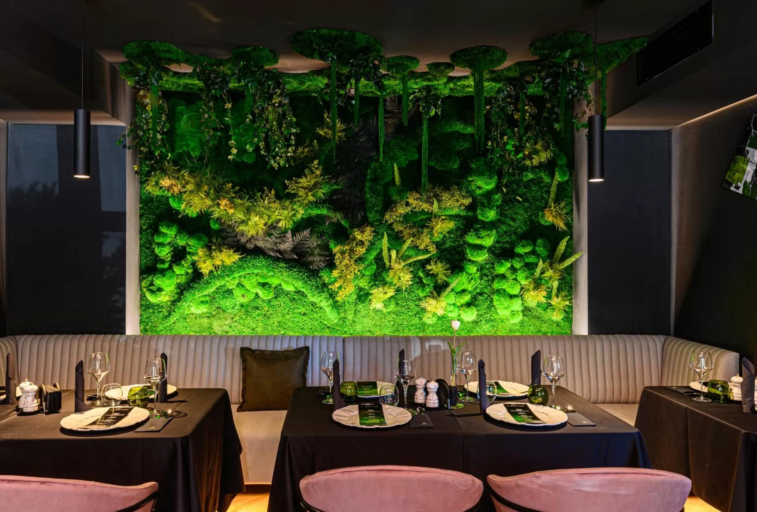 Restaurant/places to eat in B THE HOTEL