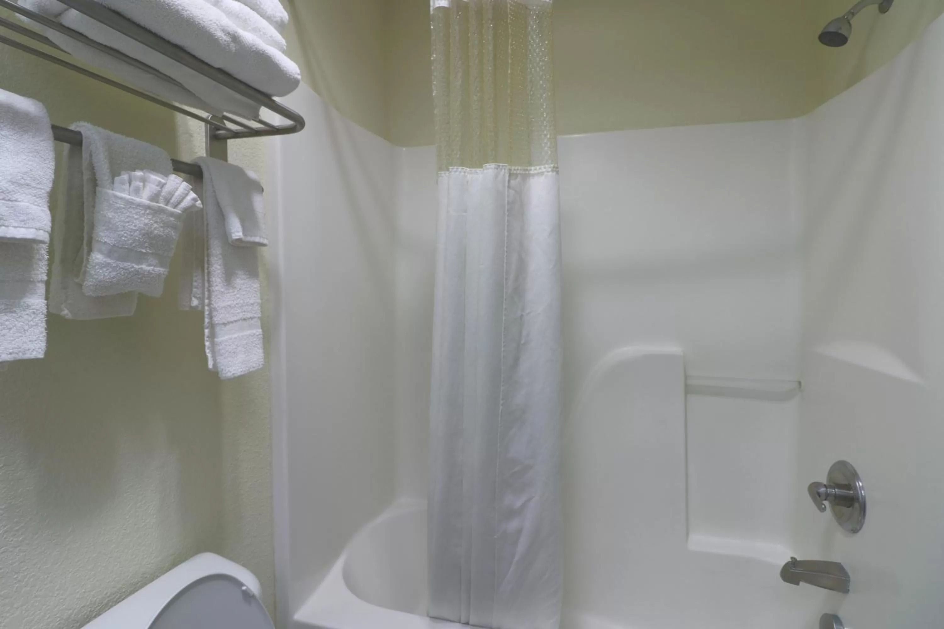 Bathroom in Jefferson Inn Dandridge