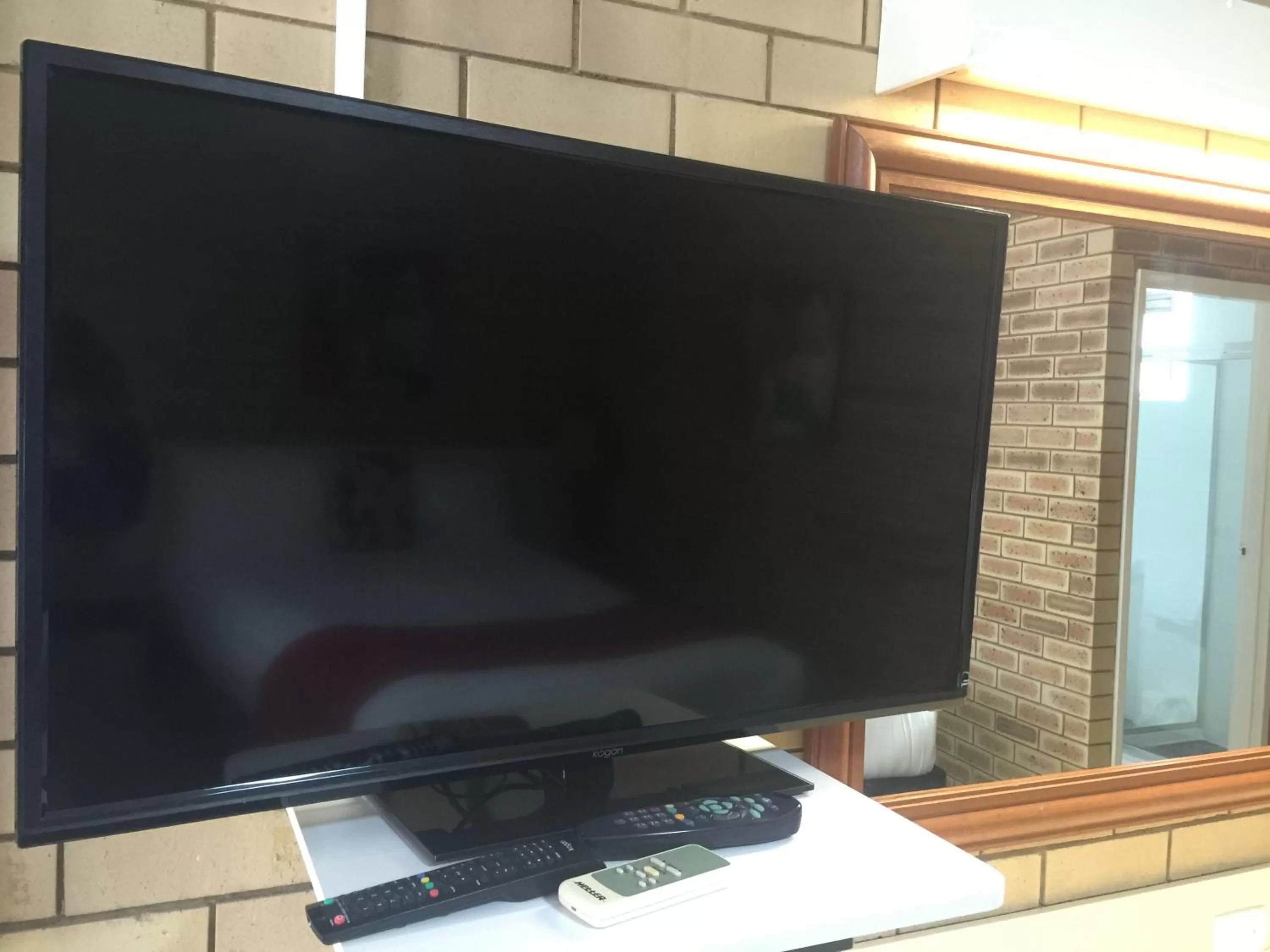 TV and multimedia in Blue Violet Motor Inn