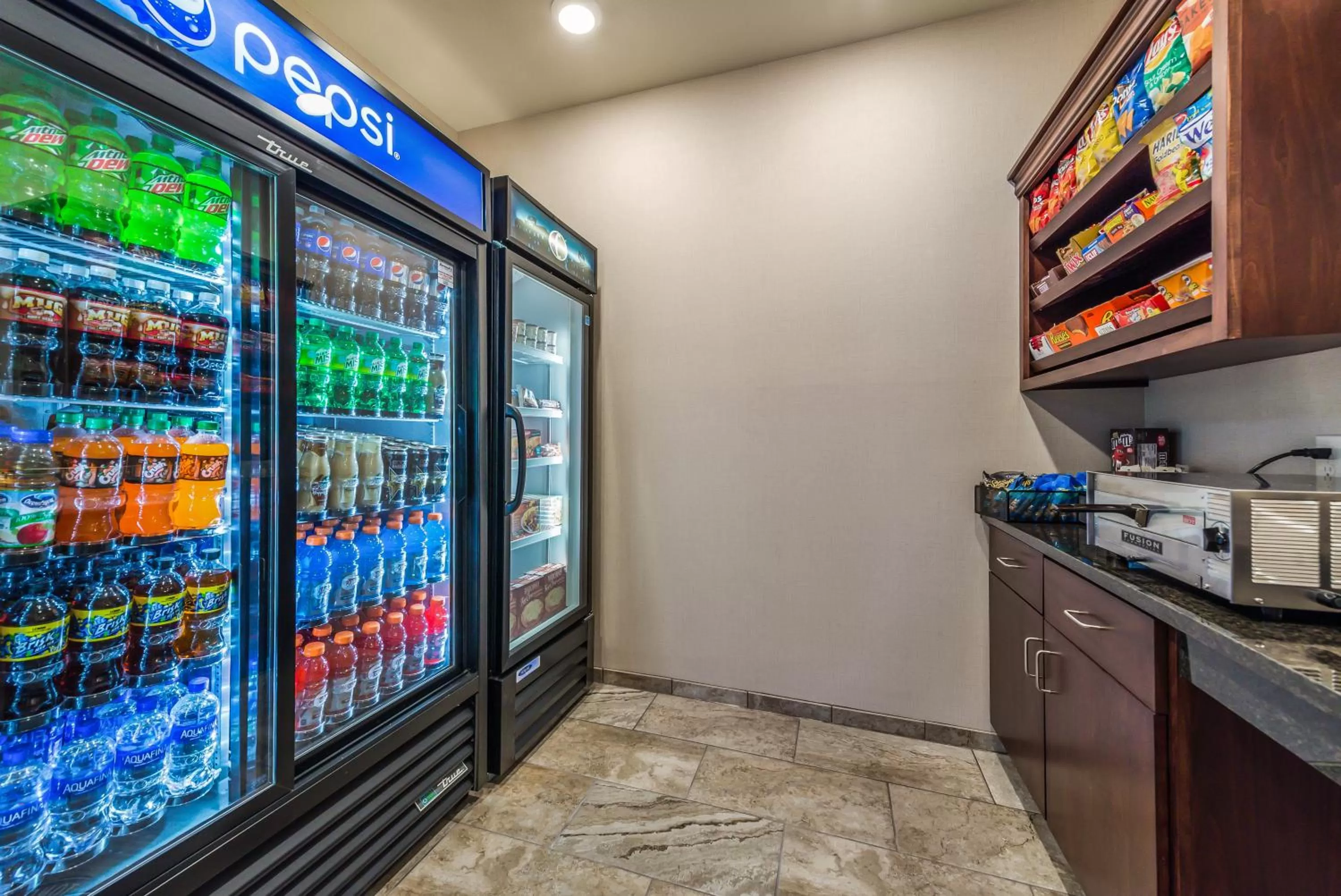 Food in Cobblestone Hotel & Suites - Hutchinson