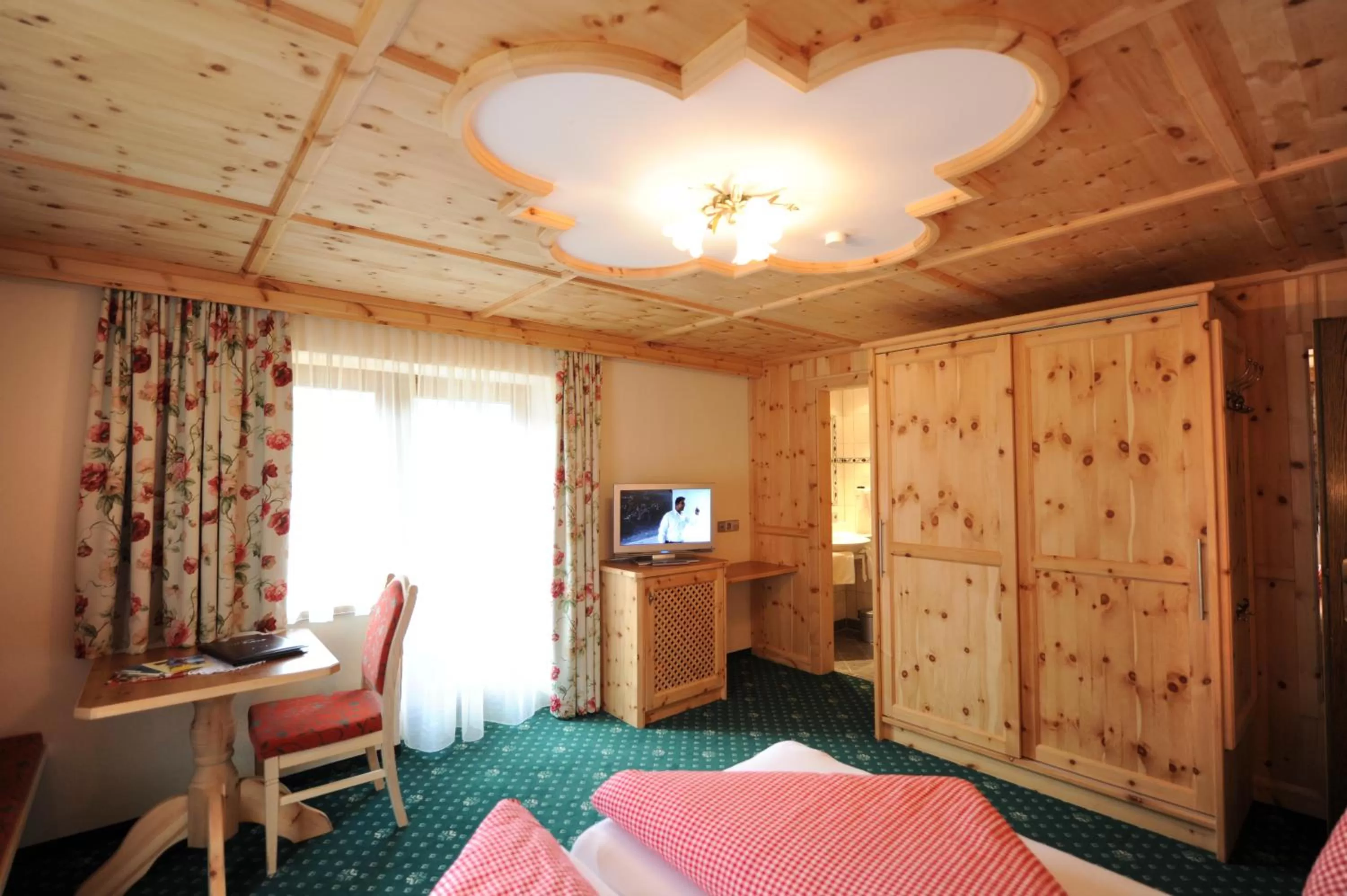 Photo of the whole room in Hotel Garni Landhaus Platzer