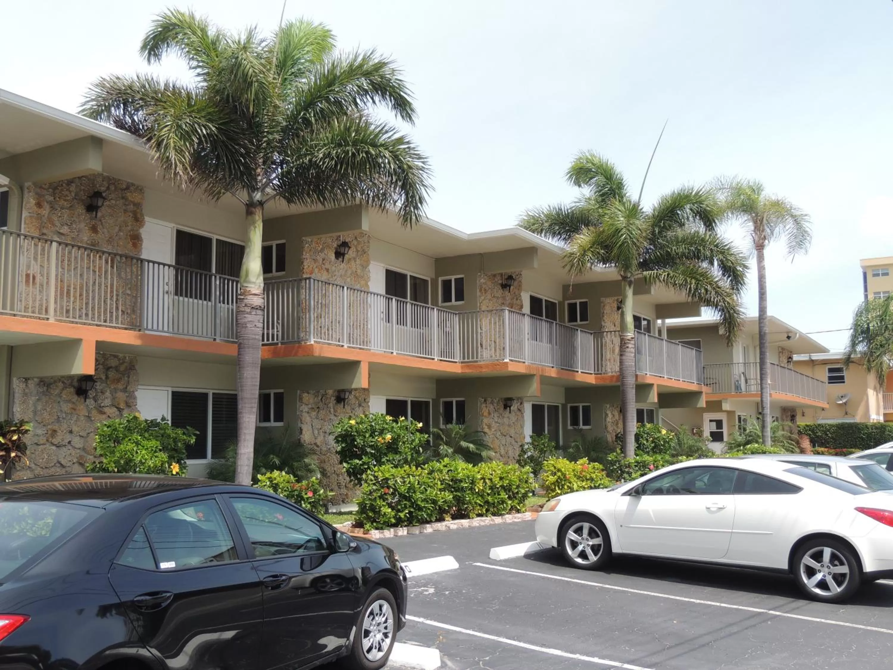 Facade/entrance, Property Building in Aqua Mar Condos