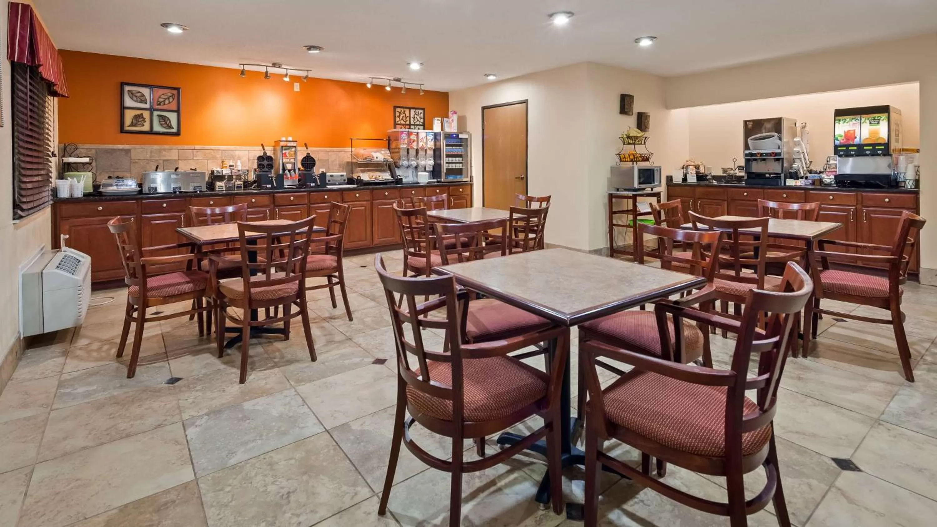 Breakfast in Best Western Canal Winchester Inn-Columbus South East