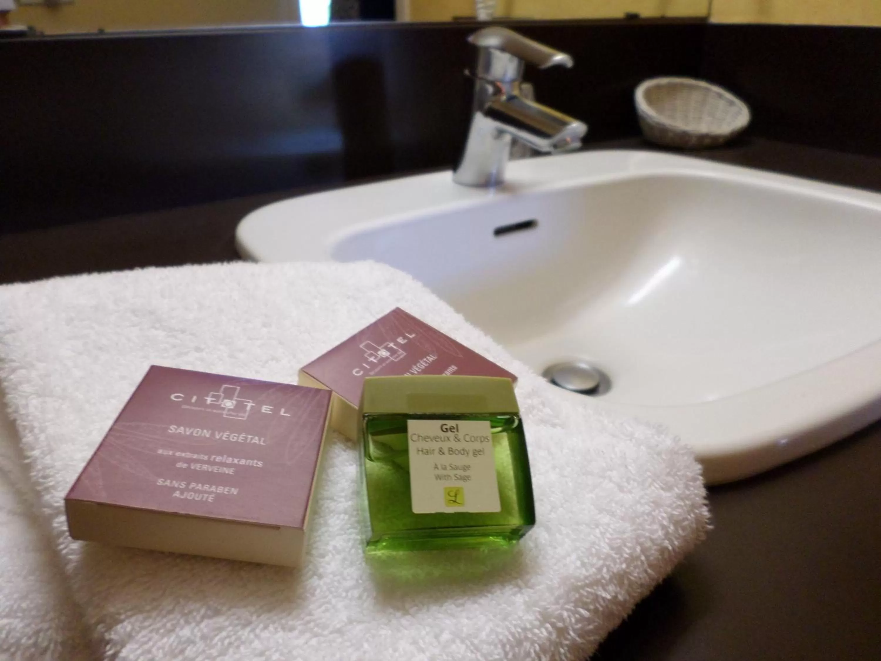 Bathroom in Logis Hôtel Atrium Epinal Golbey