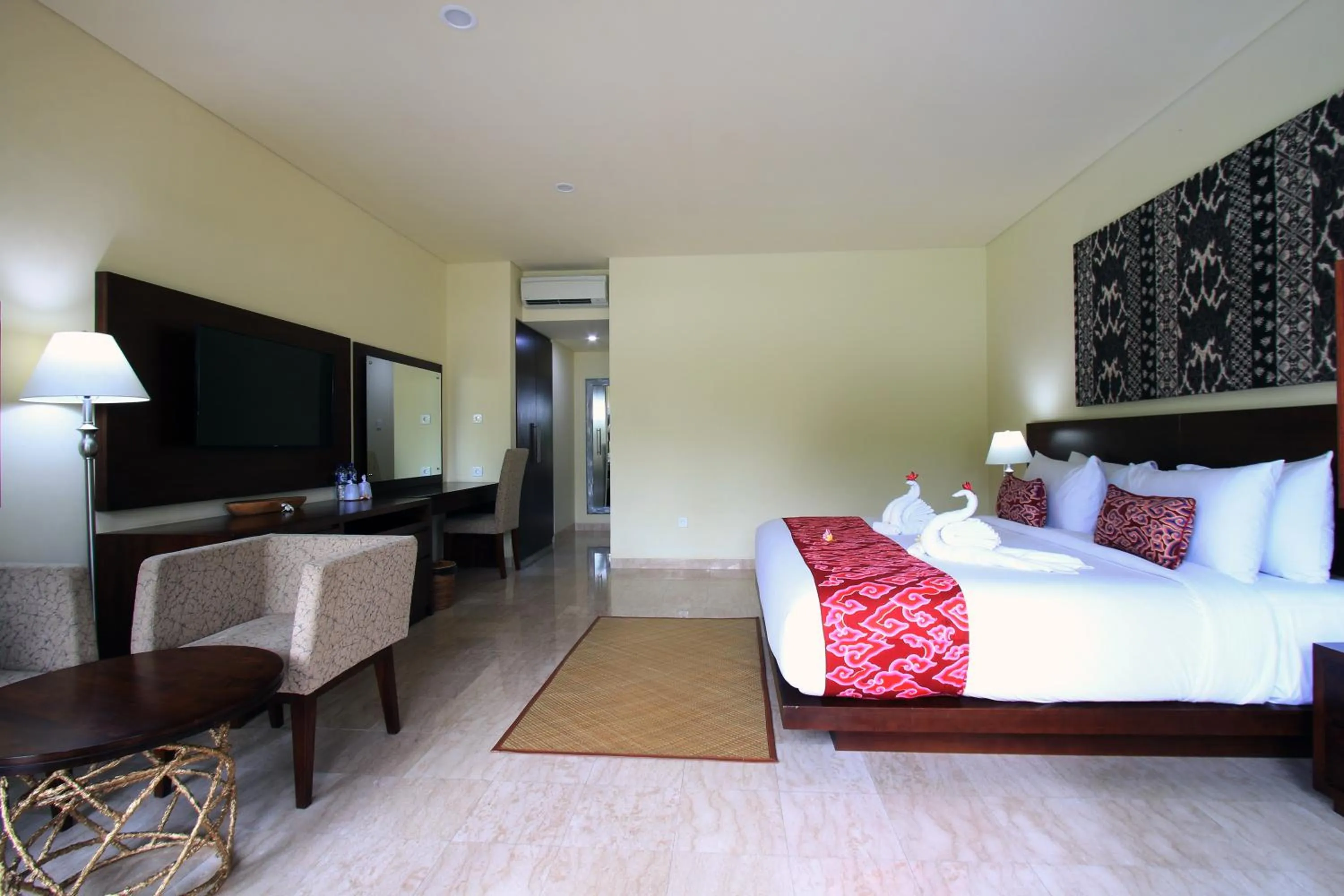 Photo of the whole room, Bed in Byasa Ubud