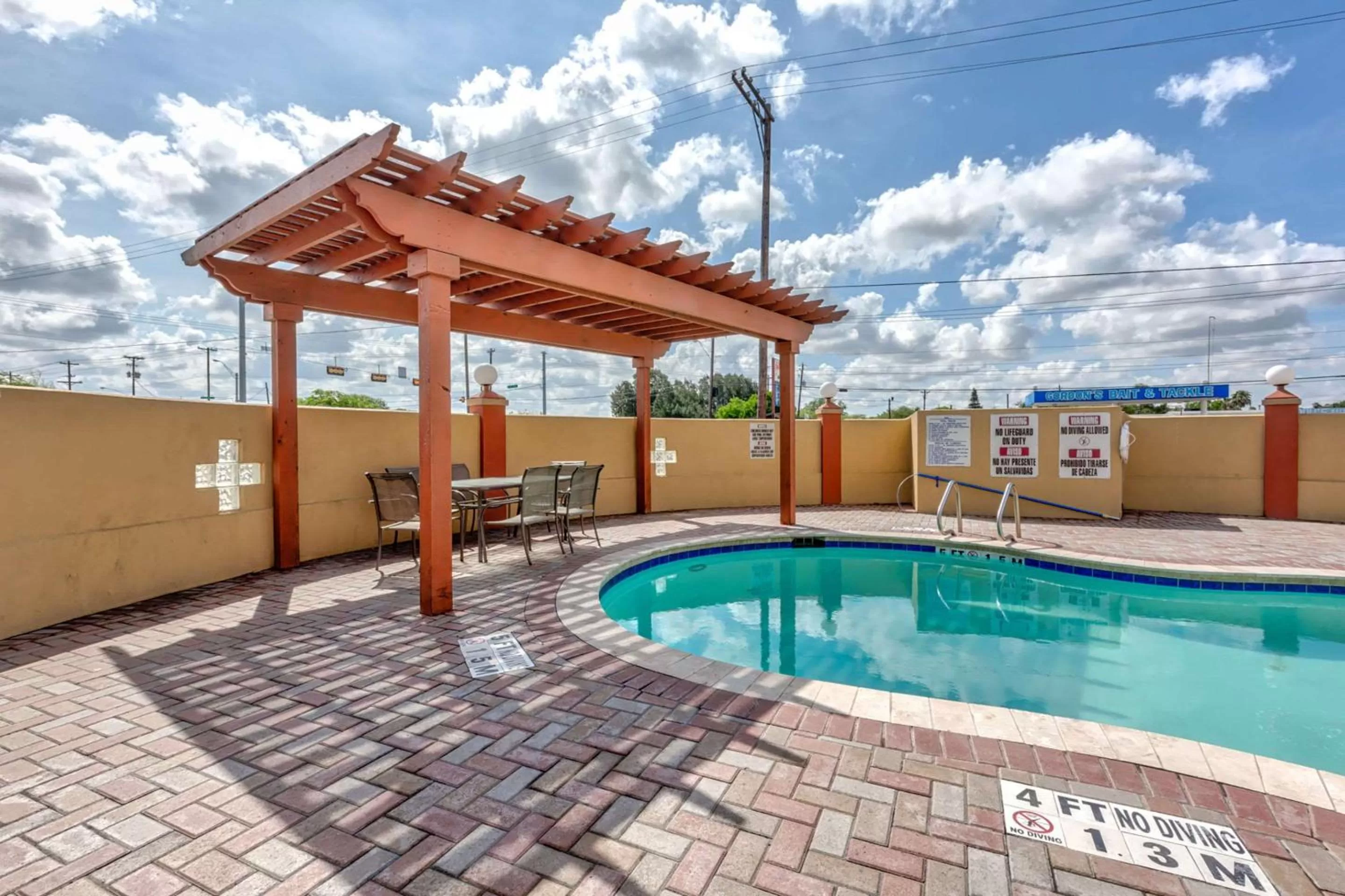 Swimming pool in Quality Inn Brownsville