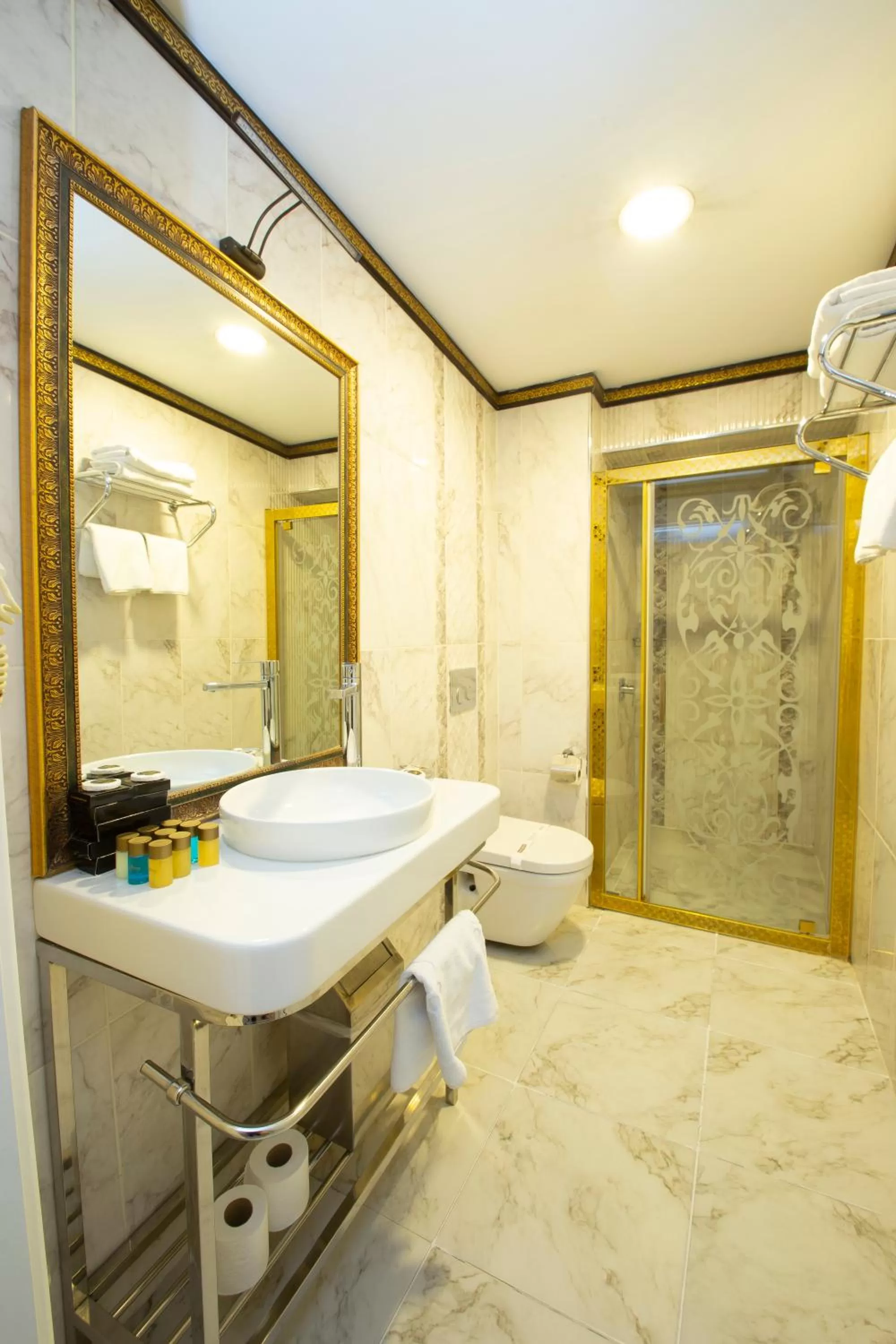 Shower in Empire Suite Hotel