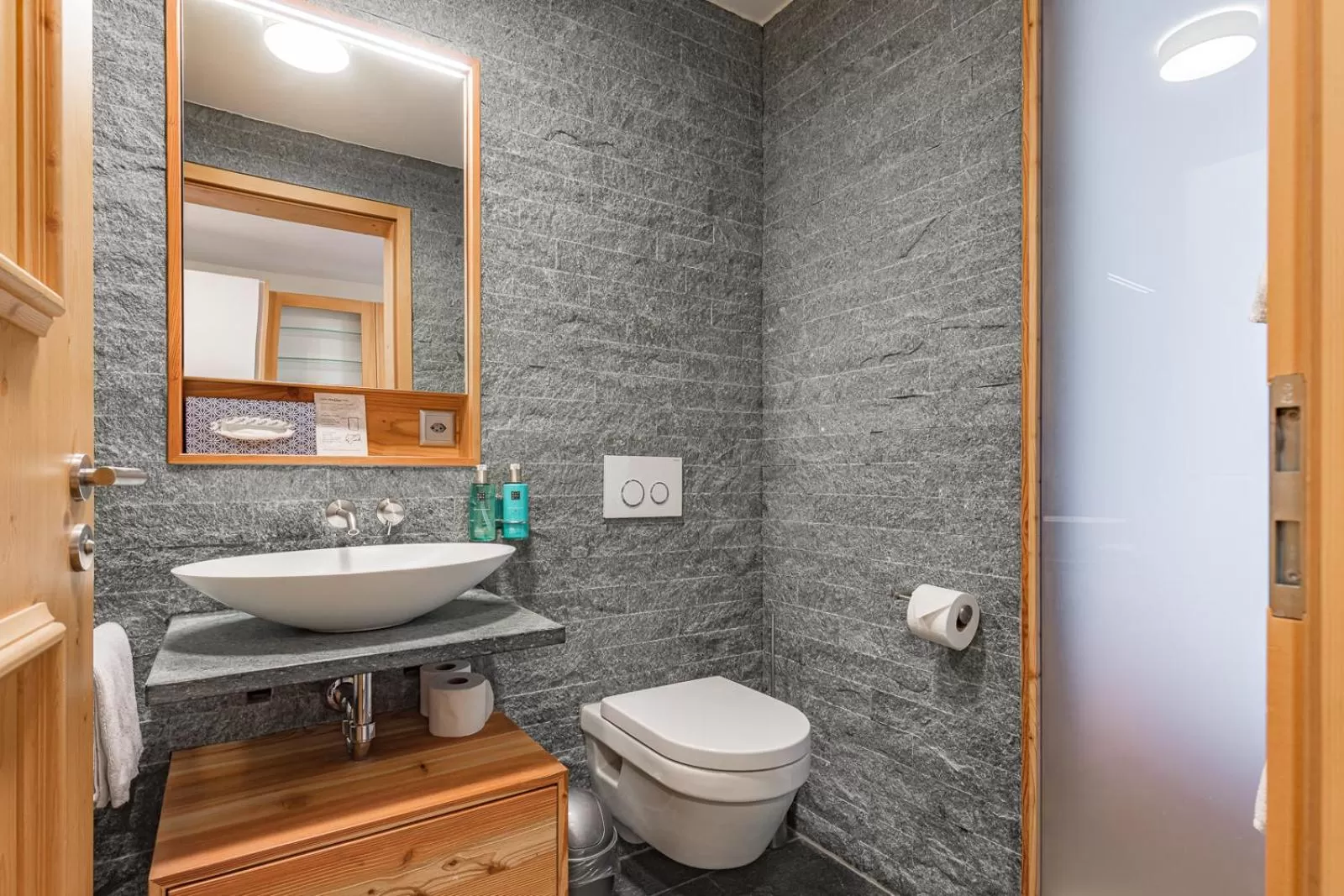 Toilet in Hotel Sarain Active Mountain Resort