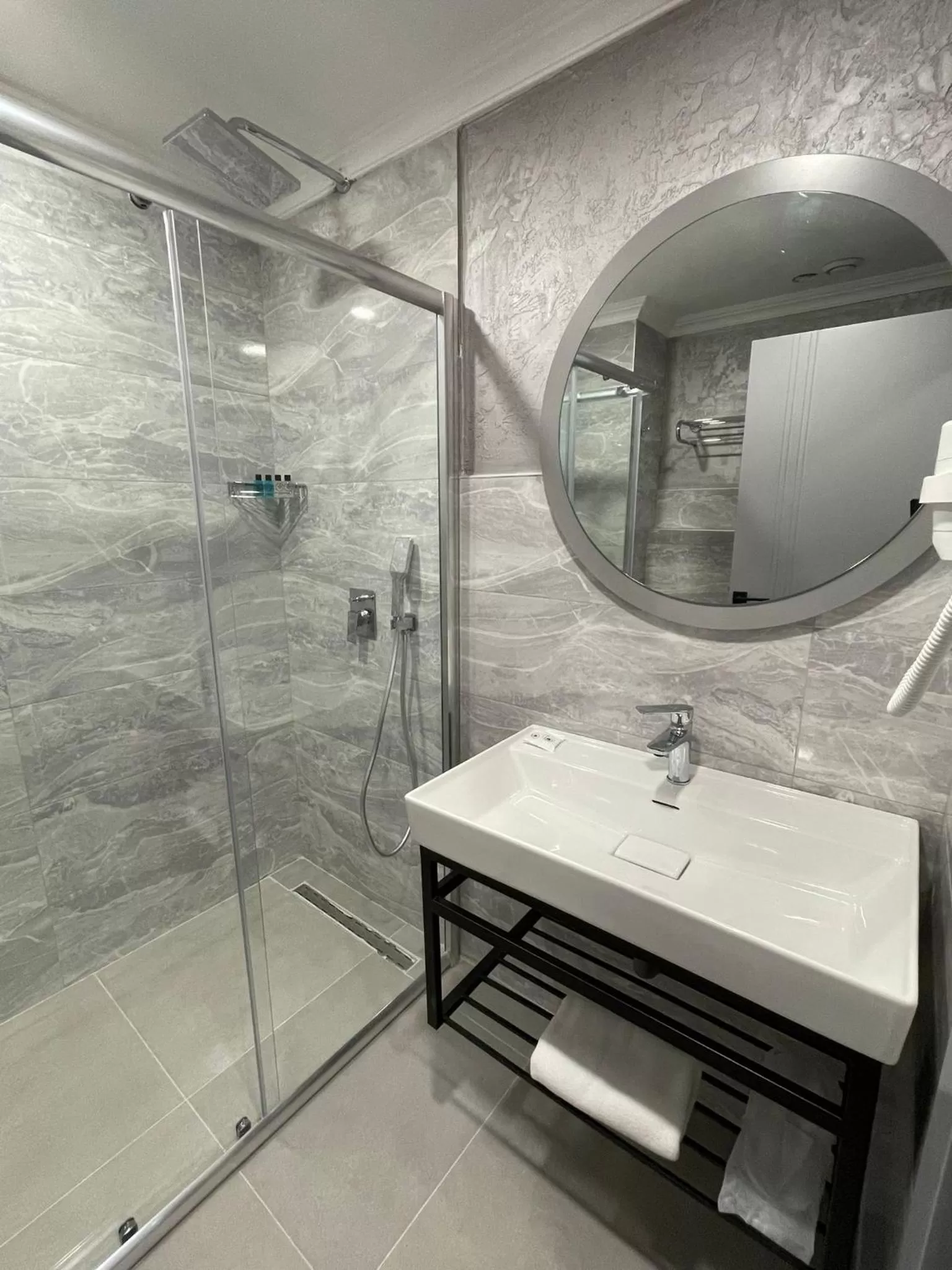 Bathroom in Avion Suite Hotel