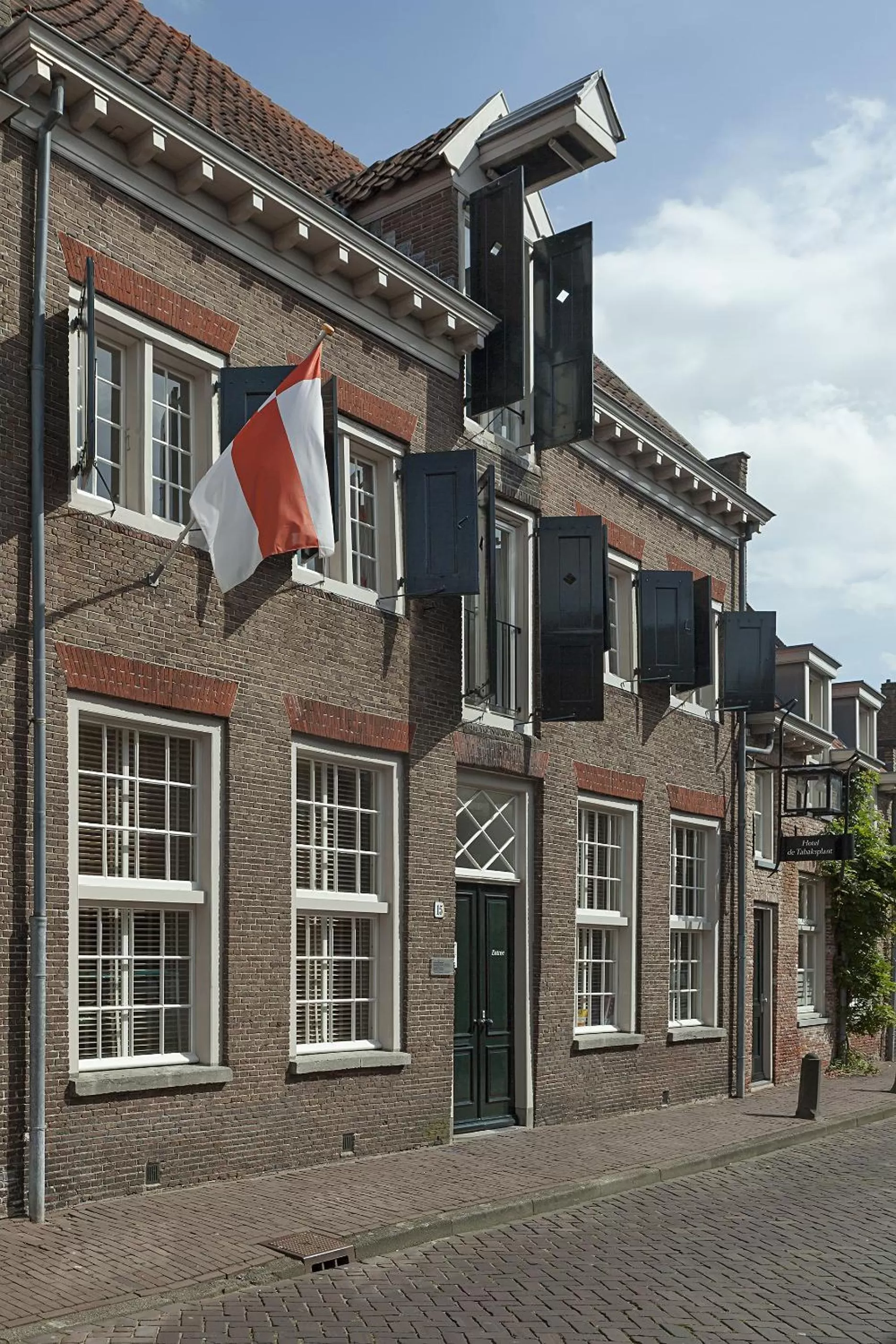Facade/entrance in Hotel de Tabaksplant