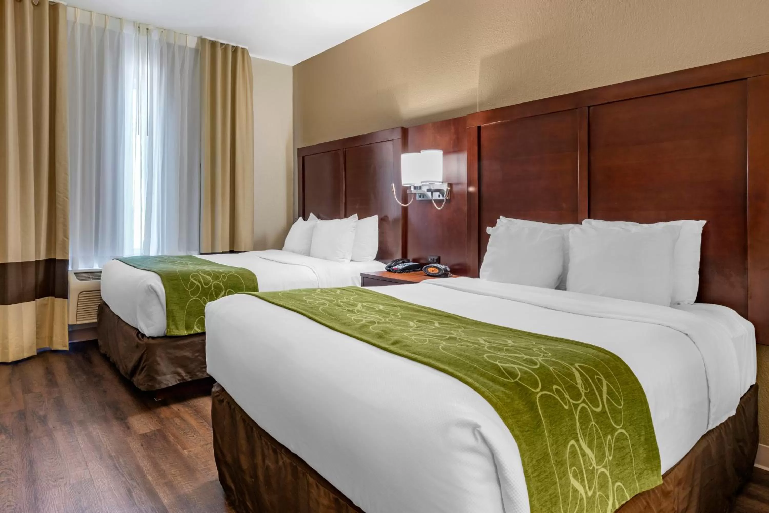 Photo of the whole room, Bed in Comfort Suites Fernley