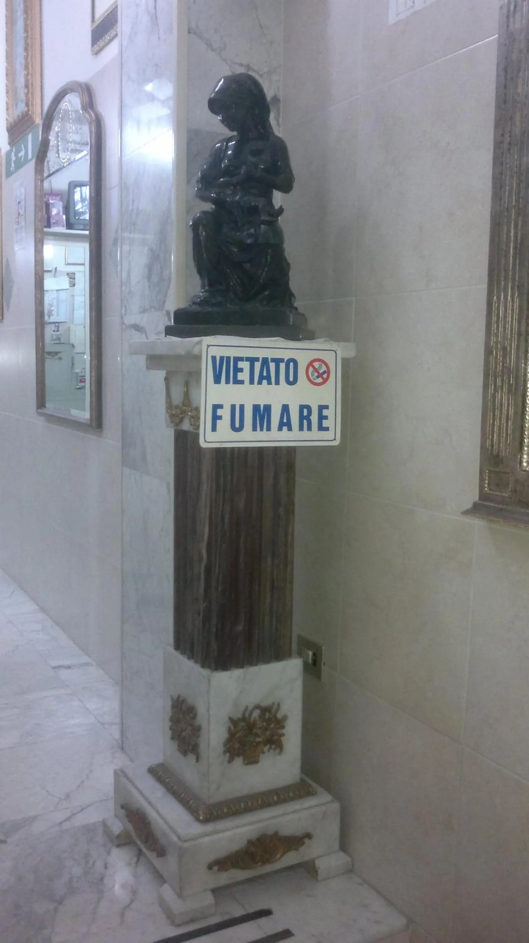 Decorative detail in Hotel Stadler 2