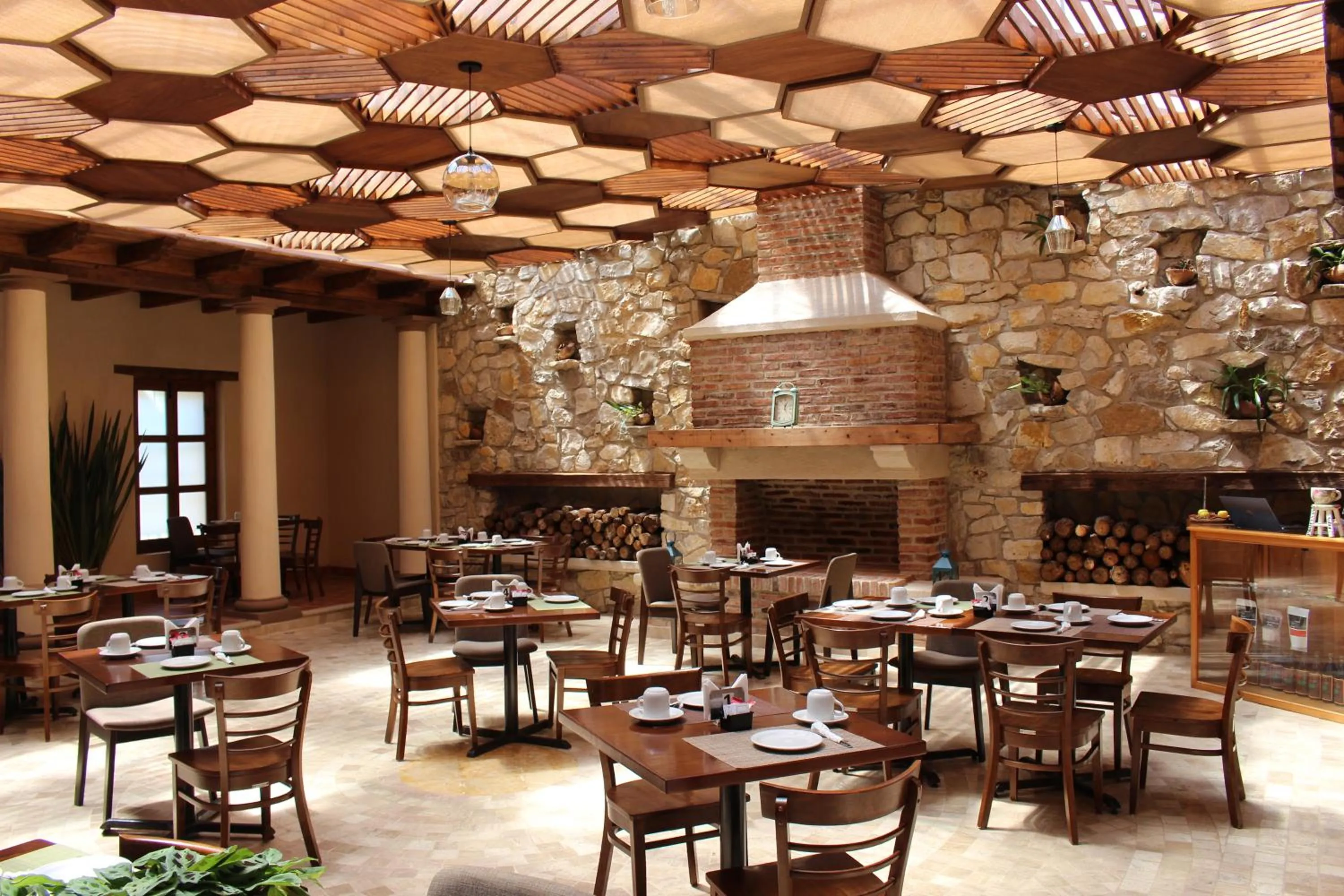 Restaurant/places to eat in La Estancia