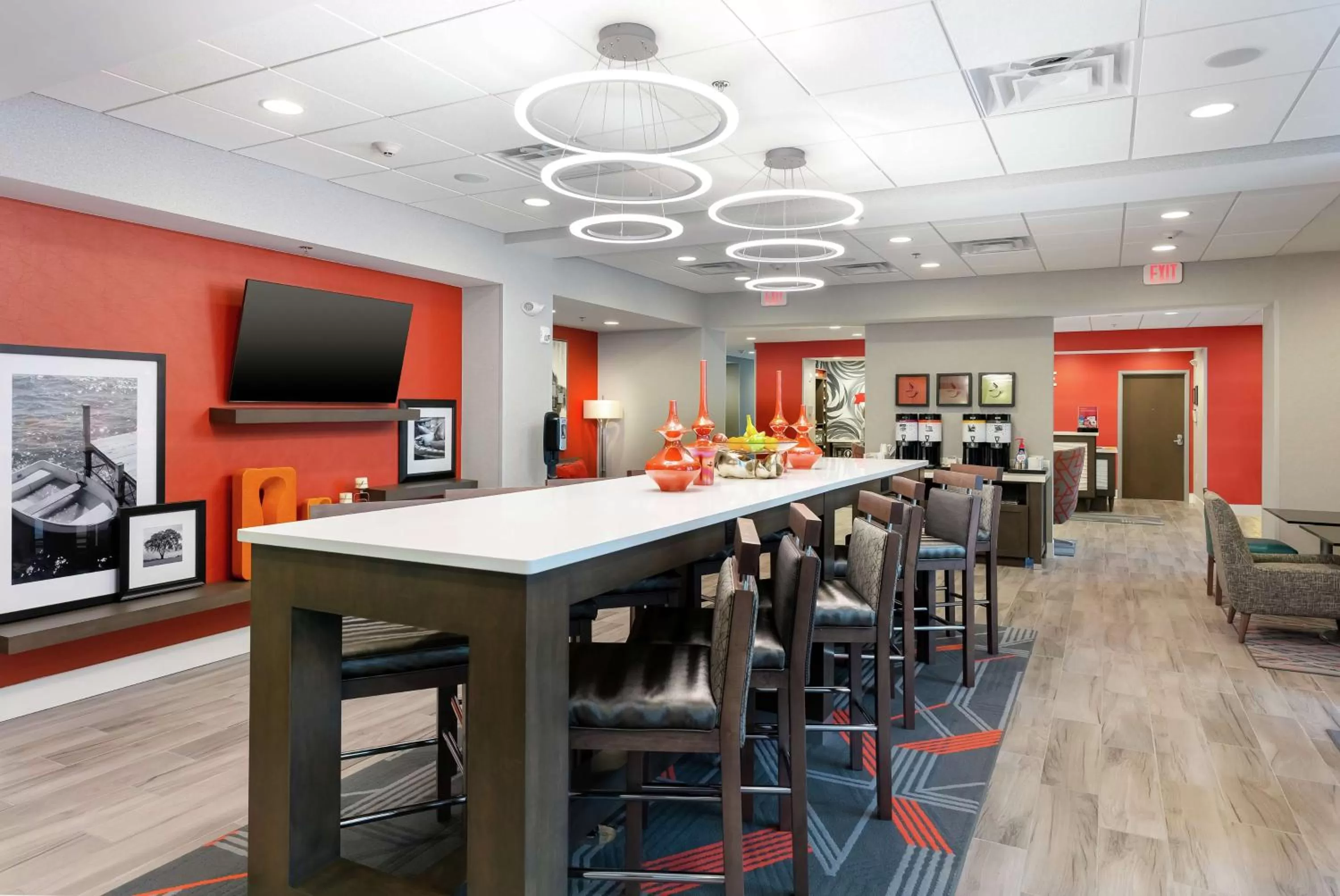 Dining area in Hampton Inn Acworth