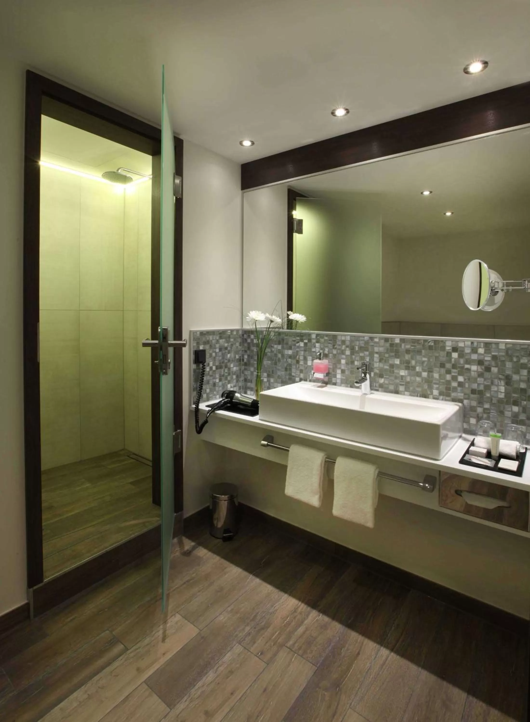 Bathroom in Lindner Hotel Cologne City Plaza, part of JdV by Hyatt